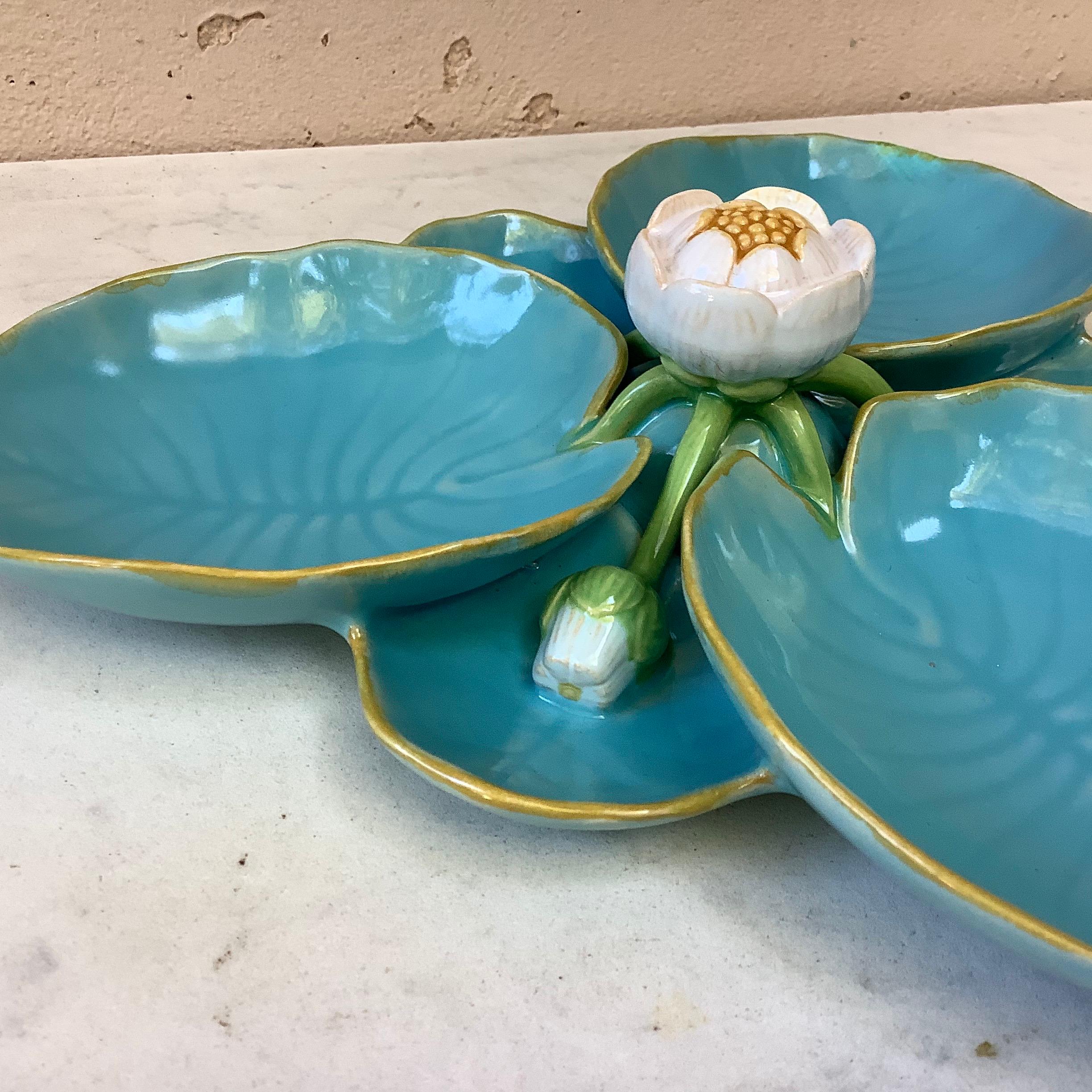 English Victorian Majolica Water Lily Minton In Good Condition In Austin, TX