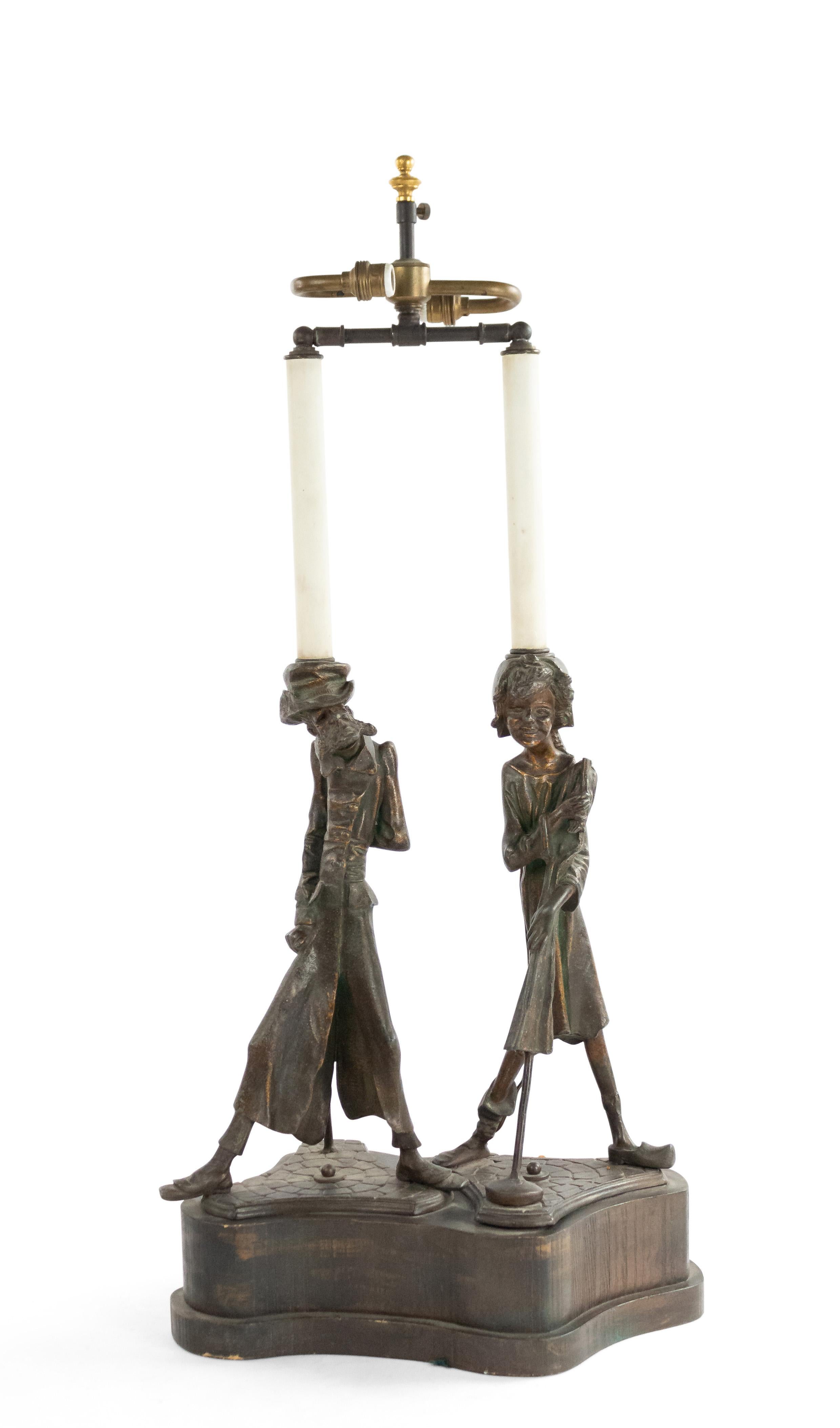 Métal Lampe de table figurative en métal de style victorien anglais en vente