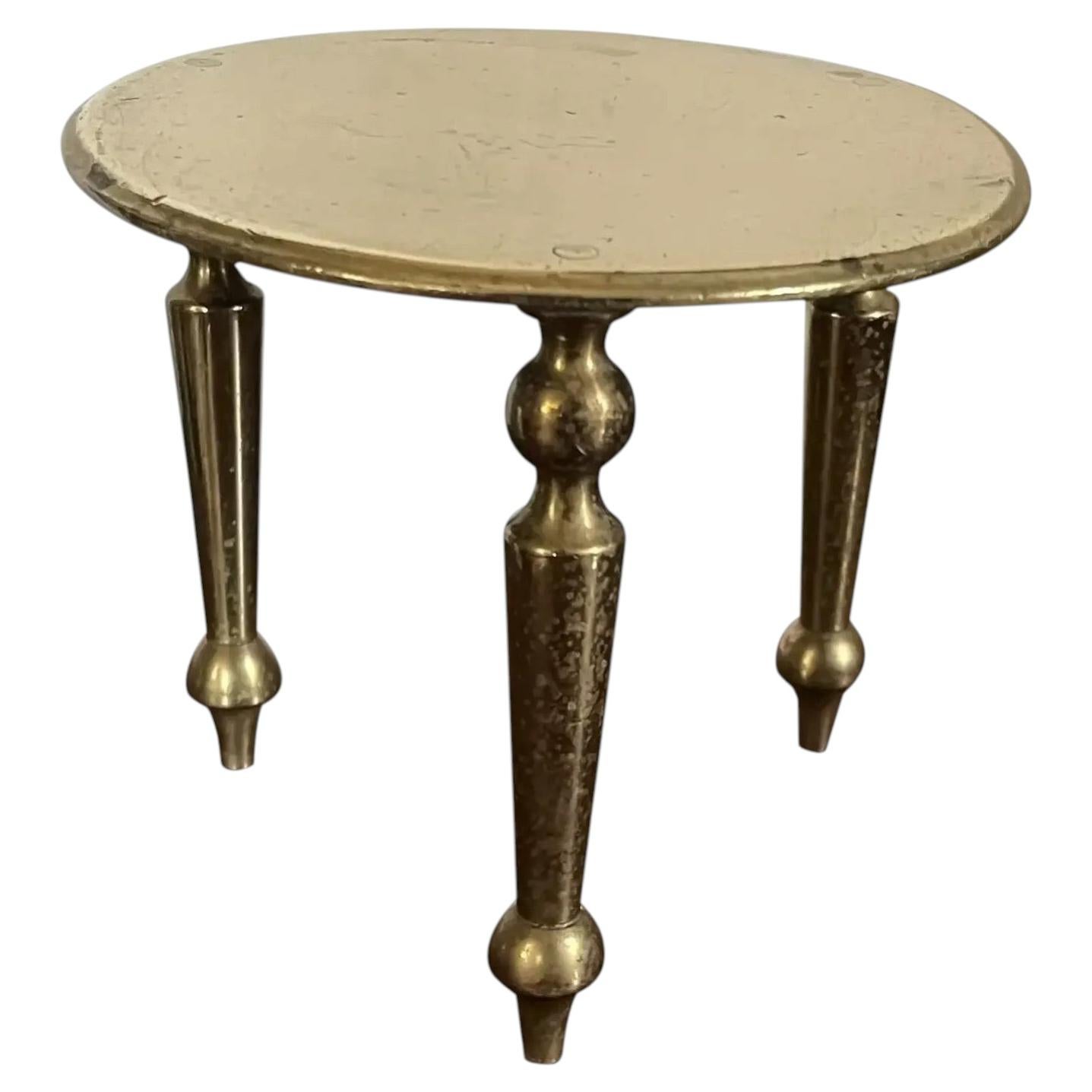 Petit trépied en laiton de style victorien anglais, servant de dessous-de-plat ou de support pour bougies en vente