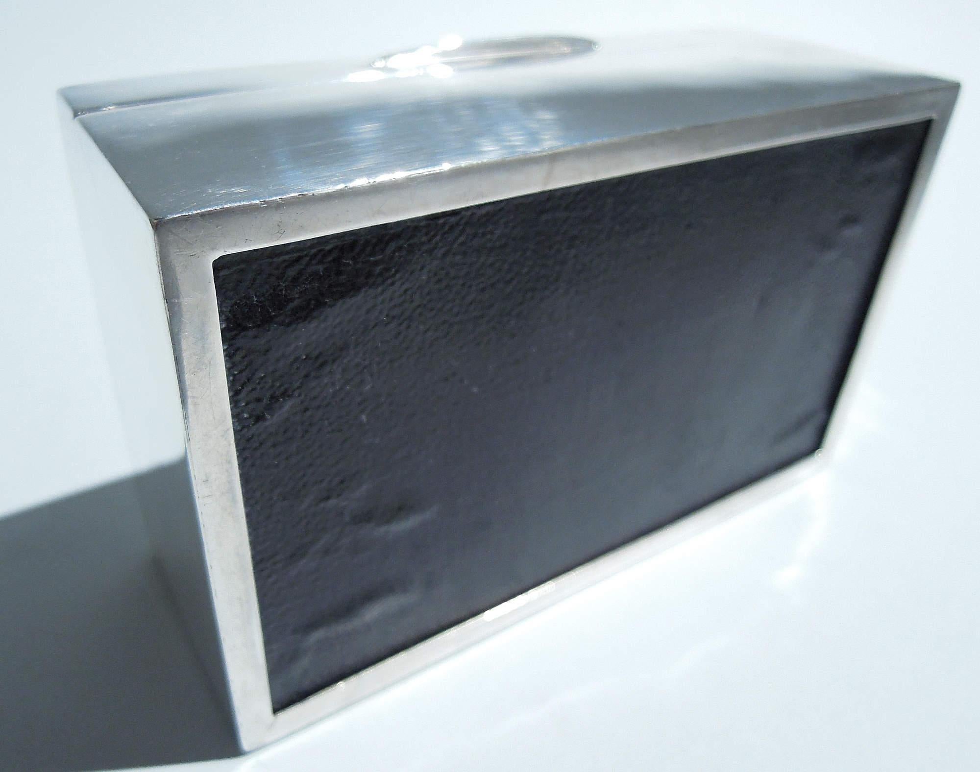 English Victorian Modern Engine-Turned Sterling Silver Box, 1895 For Sale 3
