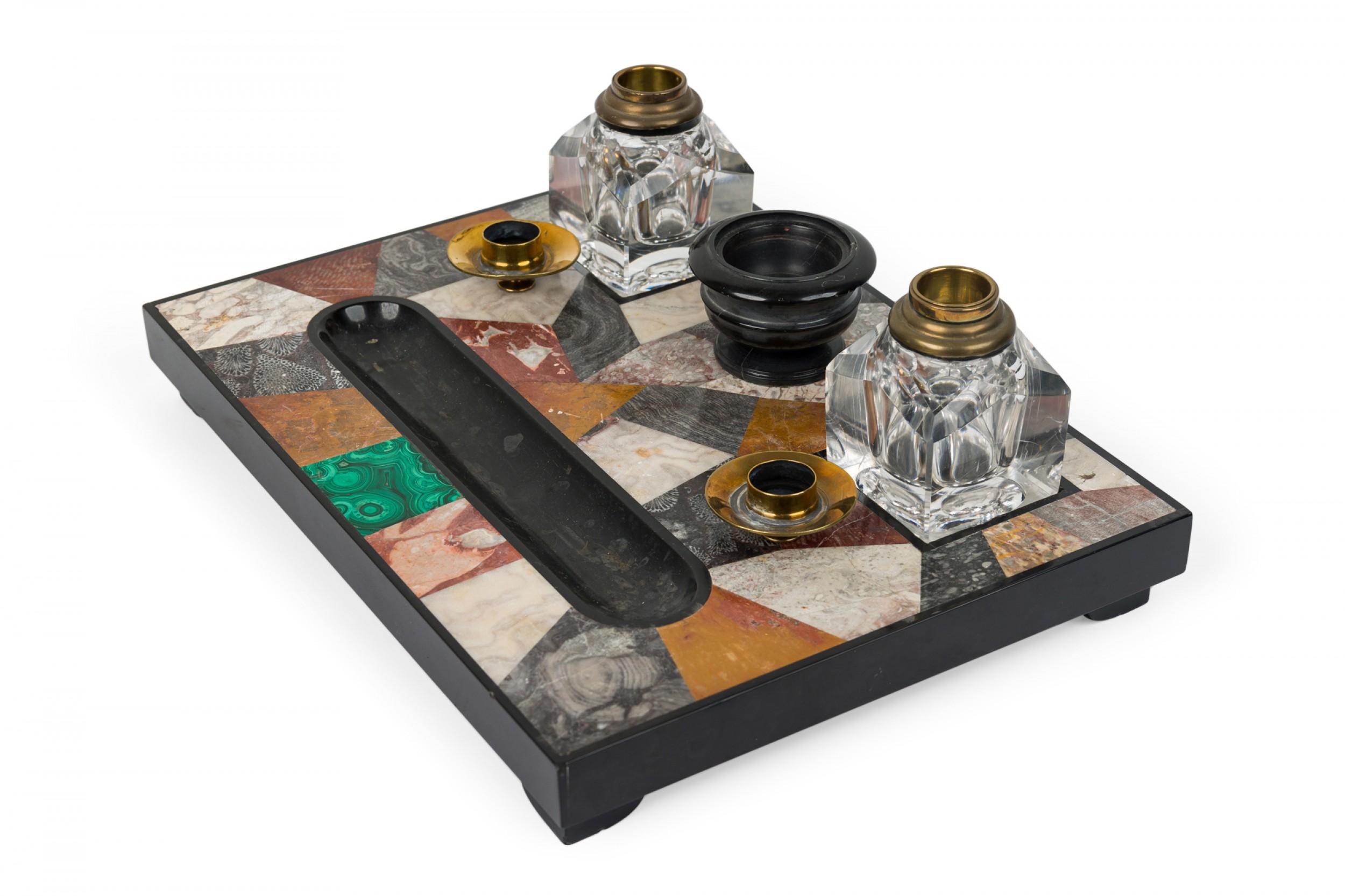 XIX secolo Calamaio vittoriano inglese in pietra dura multitonale in vendita