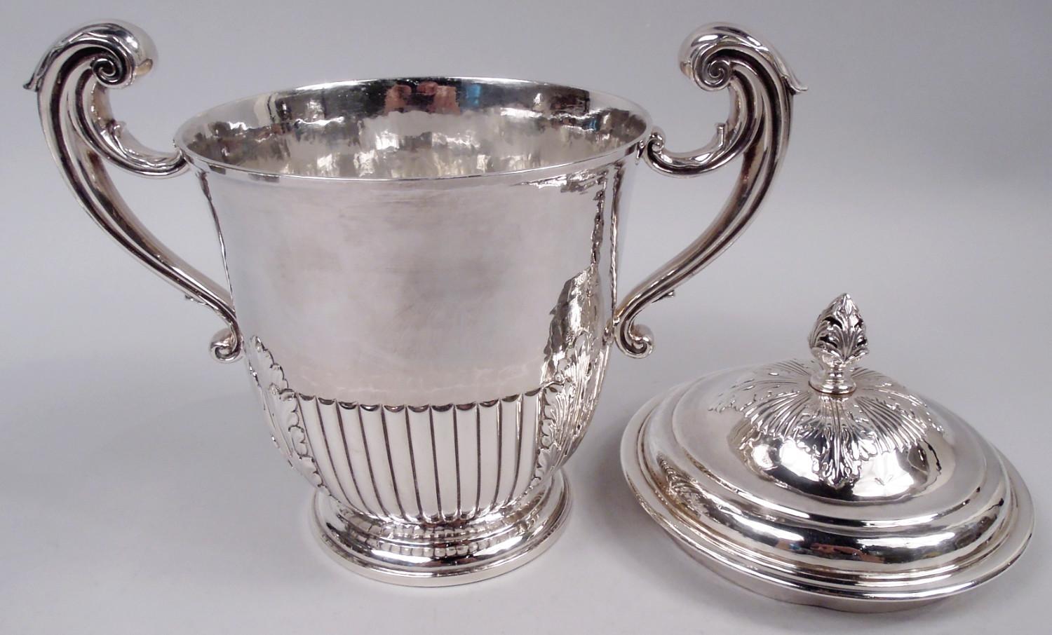 Martellato Coppa trofeo inglese vittoriana neoclassica Britannia in argento 1896 in vendita