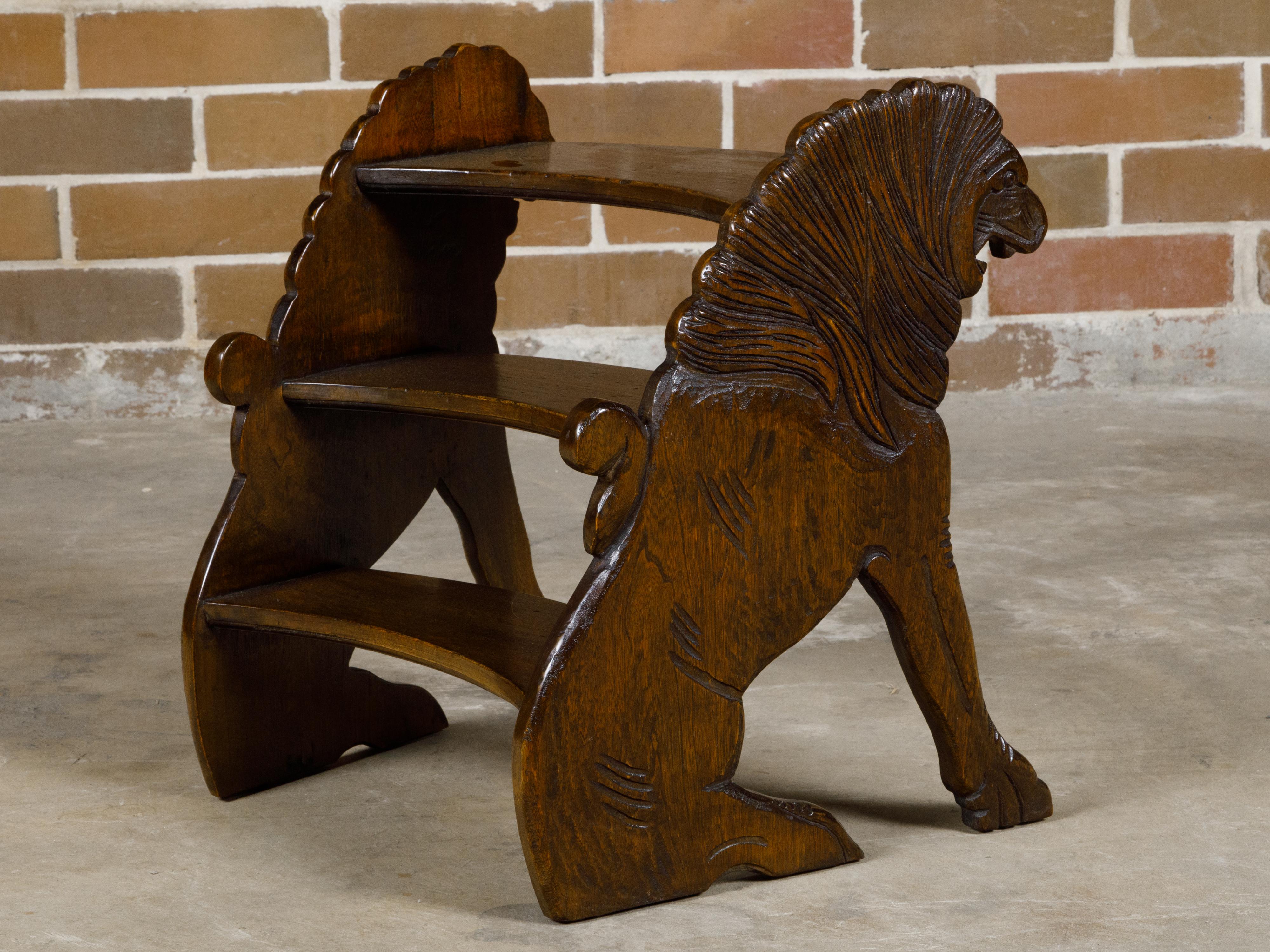 Englische viktorianische Eichenholzstühle aus dem 19. Jahrhundert mit geschnitzten sich schreienden Löwen im Angebot 7