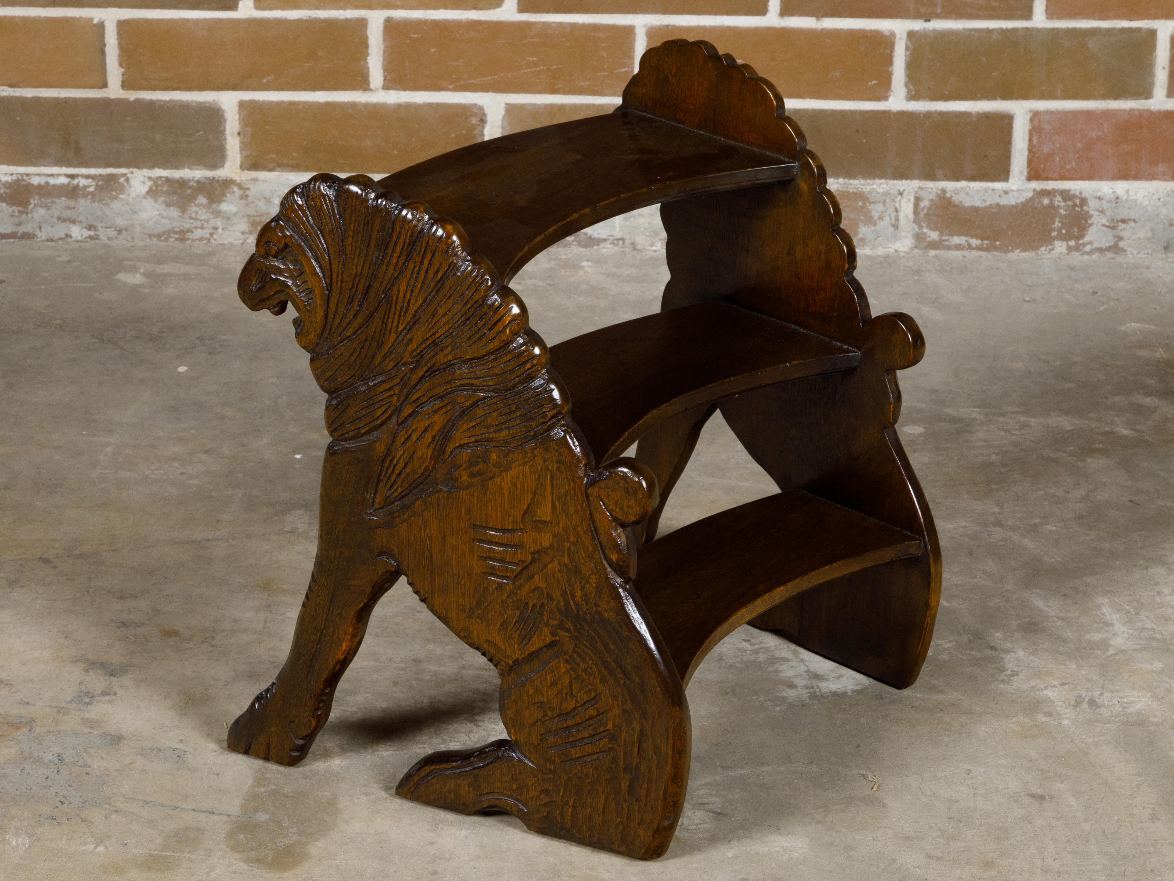 Englische viktorianische Eichenholzstühle aus dem 19. Jahrhundert mit geschnitzten sich schreienden Löwen im Zustand „Gut“ im Angebot in Atlanta, GA
