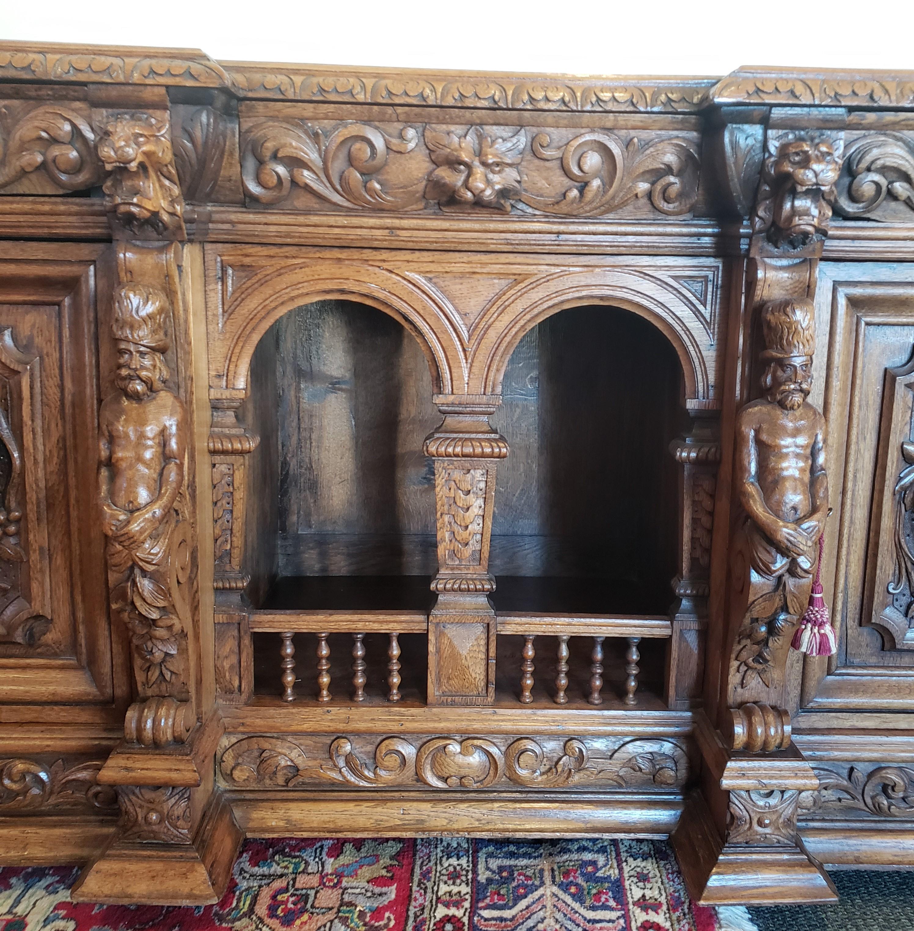English Victorian Oak Jacobean Style Credenza In Good Condition For Sale In Pawleys Island, SC