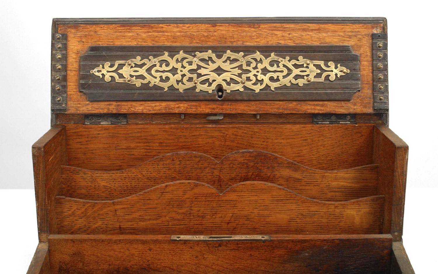 English Victorian Oak Lap Desk Box In Good Condition For Sale In Queens, NY