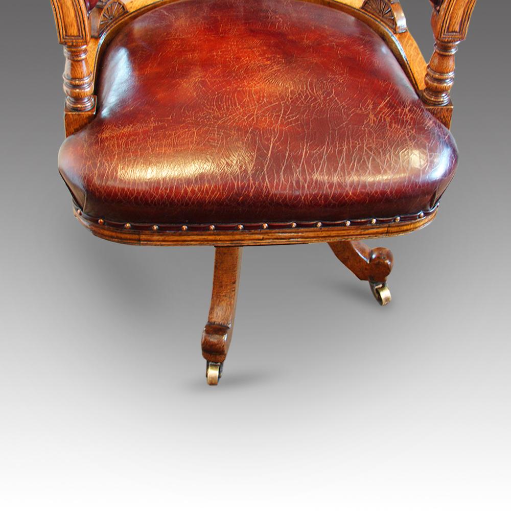 English Victorian Oak Leather Deep Buttoned Swivel Desk Office Chair, circa 1880 4