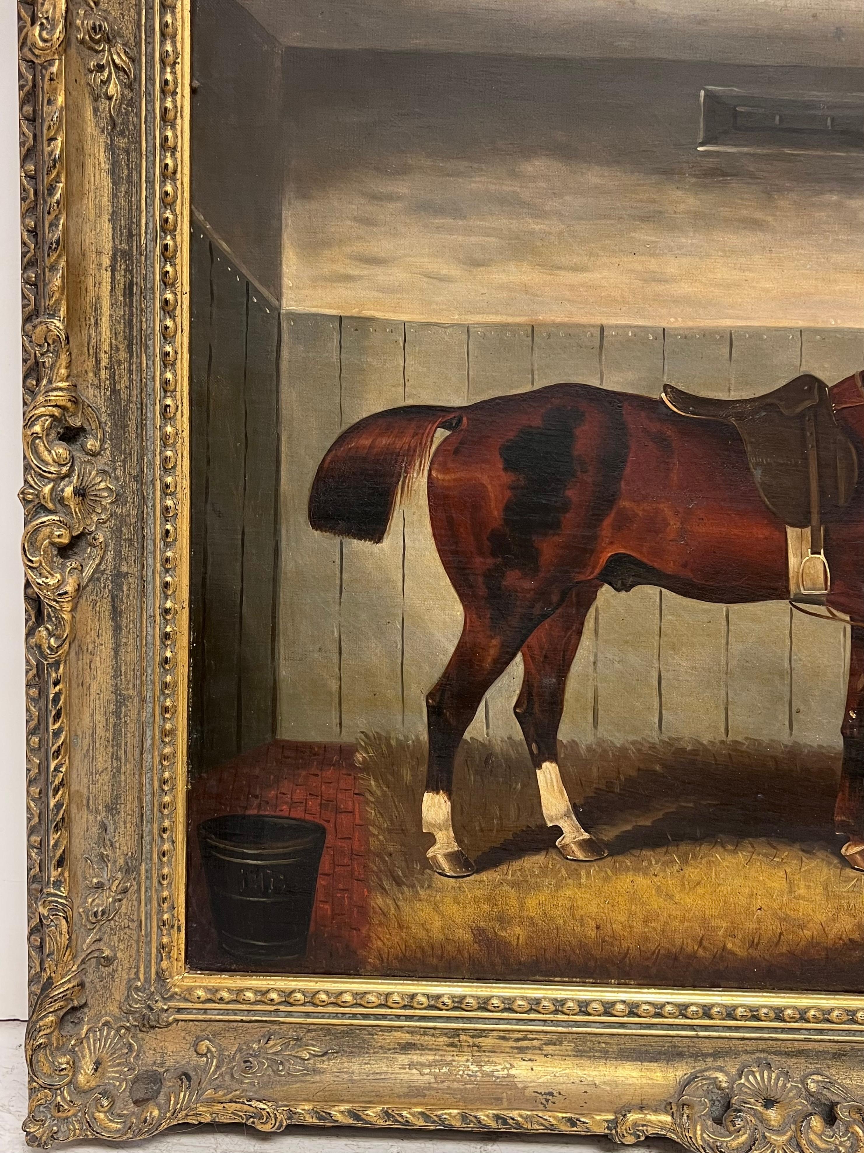 Feine viktorianische Englisch Sporting Art Ölgemälde Pferd mit Sattel im Stall (Schwarz), Portrait Painting, von English Victorian Oil 