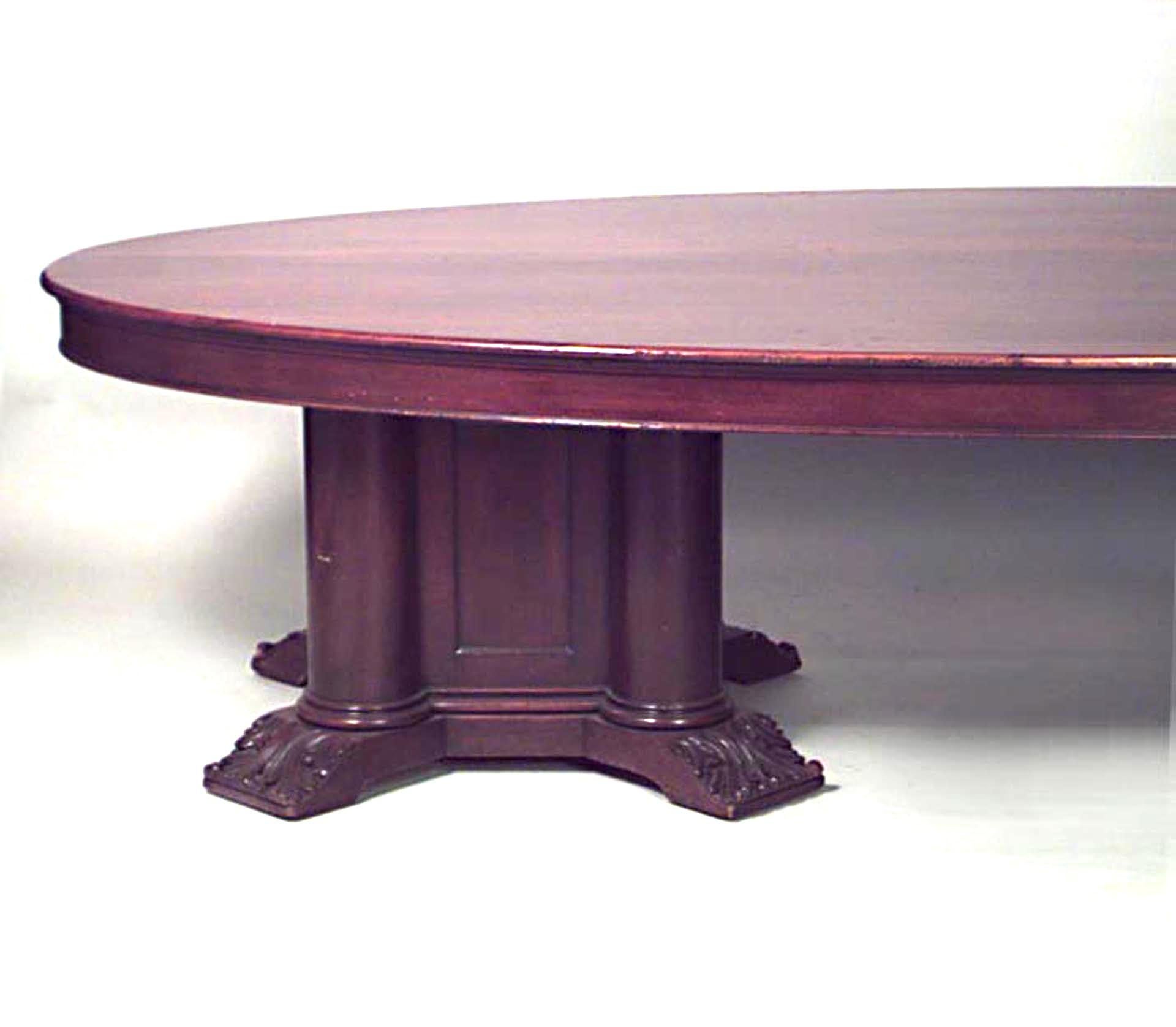 Table de conférence victorienne anglaise ovale en acajou avec double base bulbeuse.