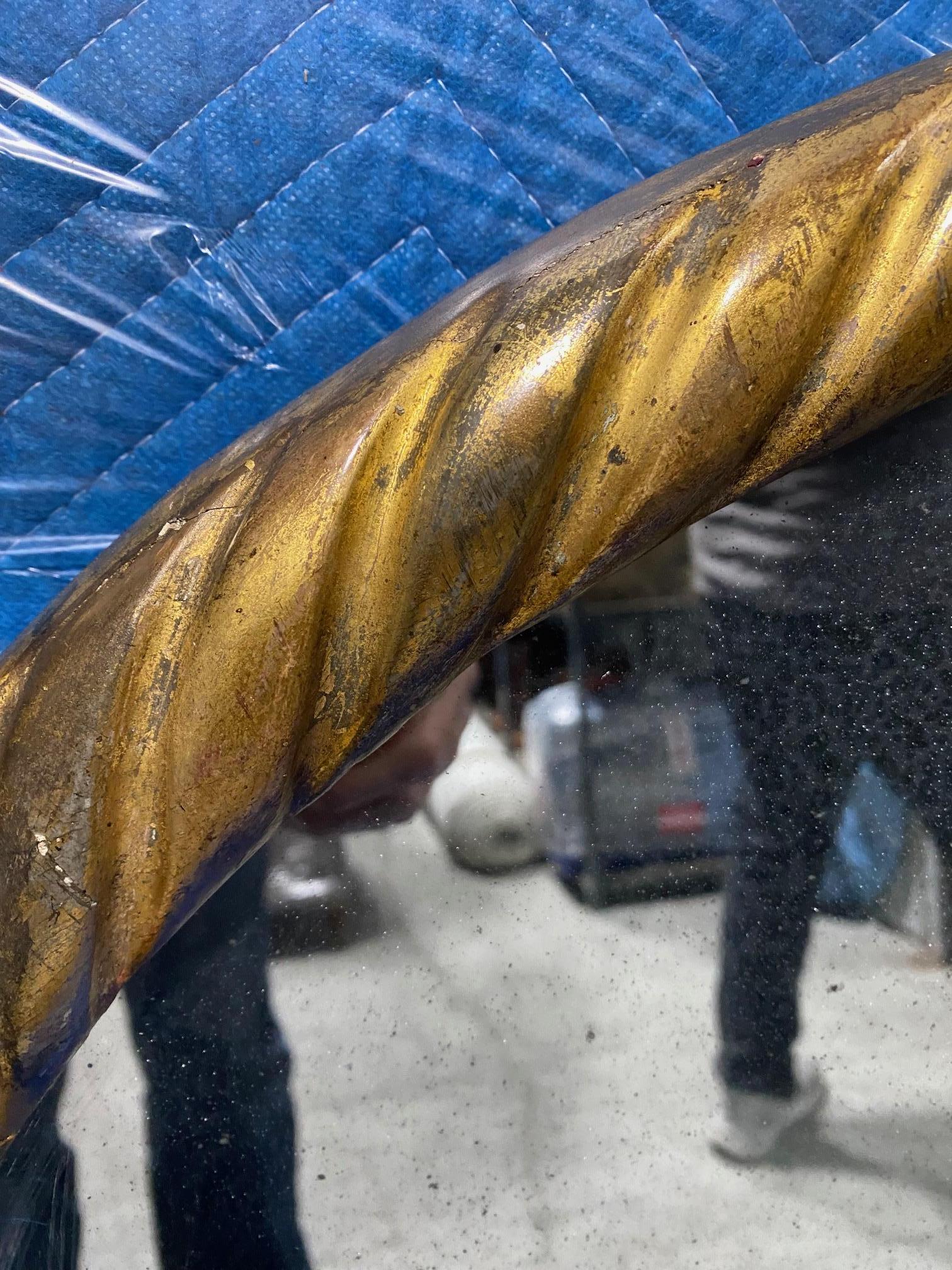 Fin du XIXe siècle Miroir de cheminée en bois doré à torsion de corde de style victorien anglais en vente
