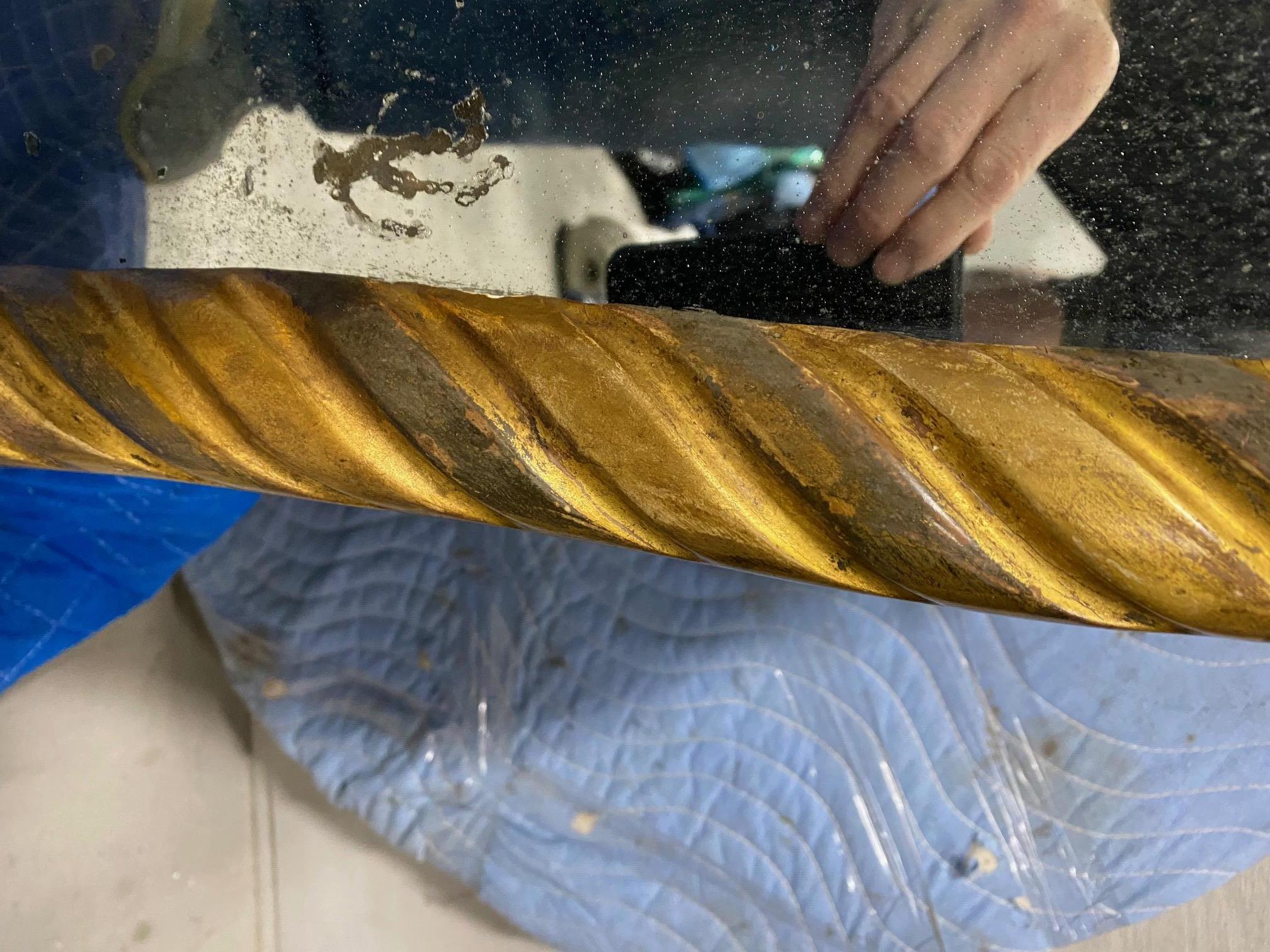 Miroir de cheminée en bois doré à torsion de corde de style victorien anglais en vente 1