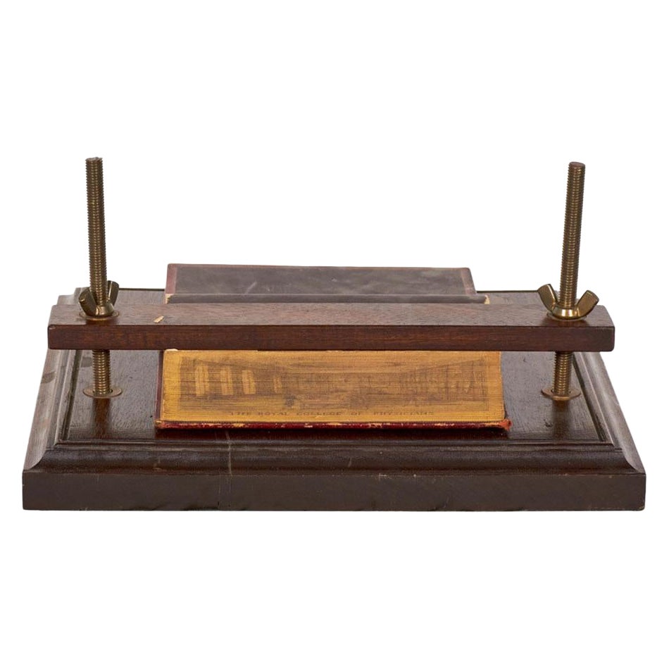 Livre peint de style victorien anglais en vente