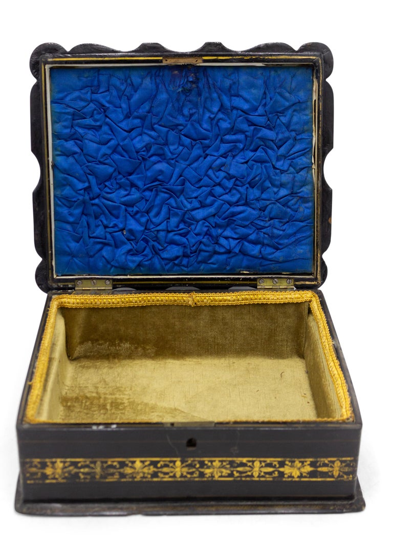 English Victorian Papier Mache Box For Sale at 1stDibs