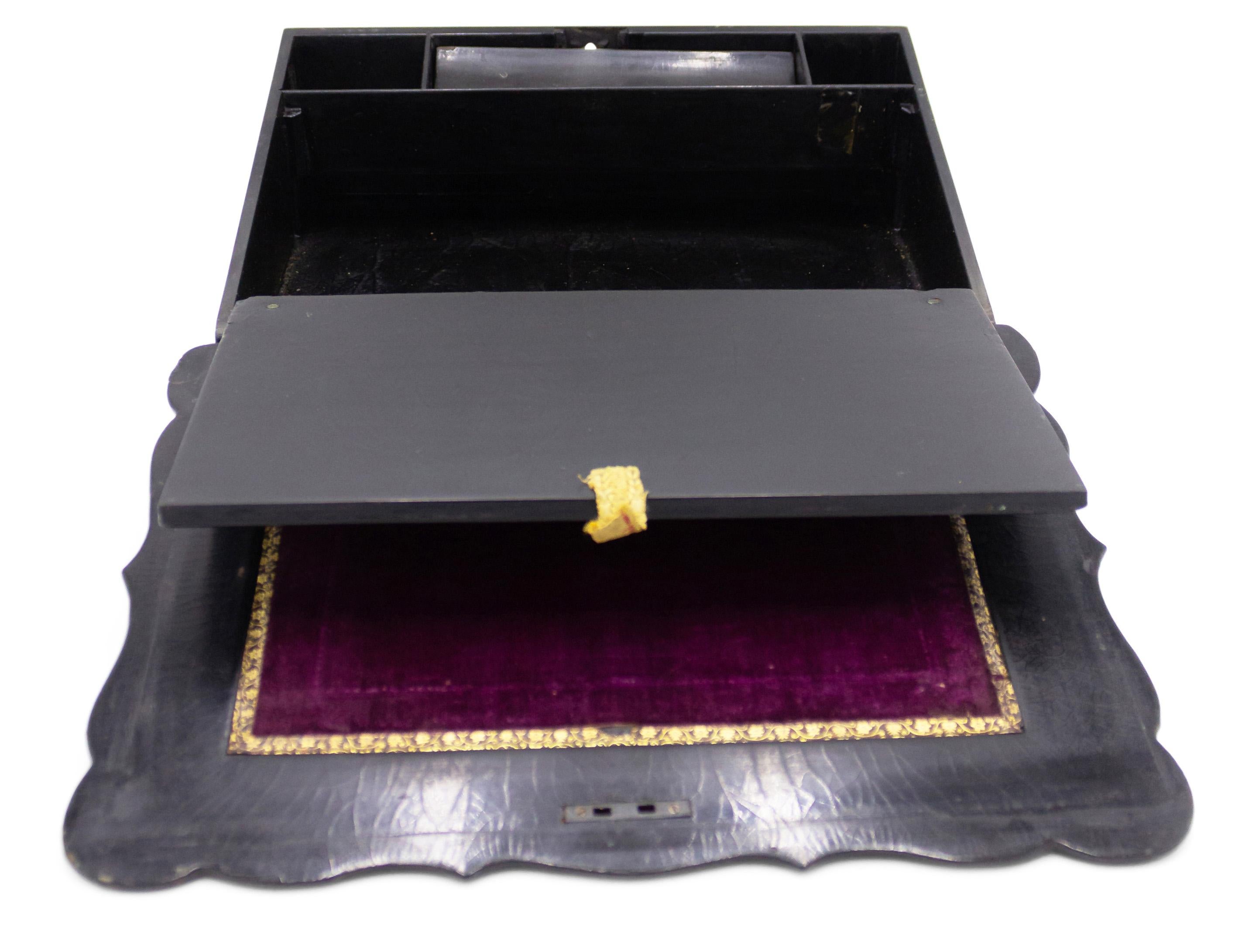 Caja de escritorio inglesa victoriana de papel maché en venta 2