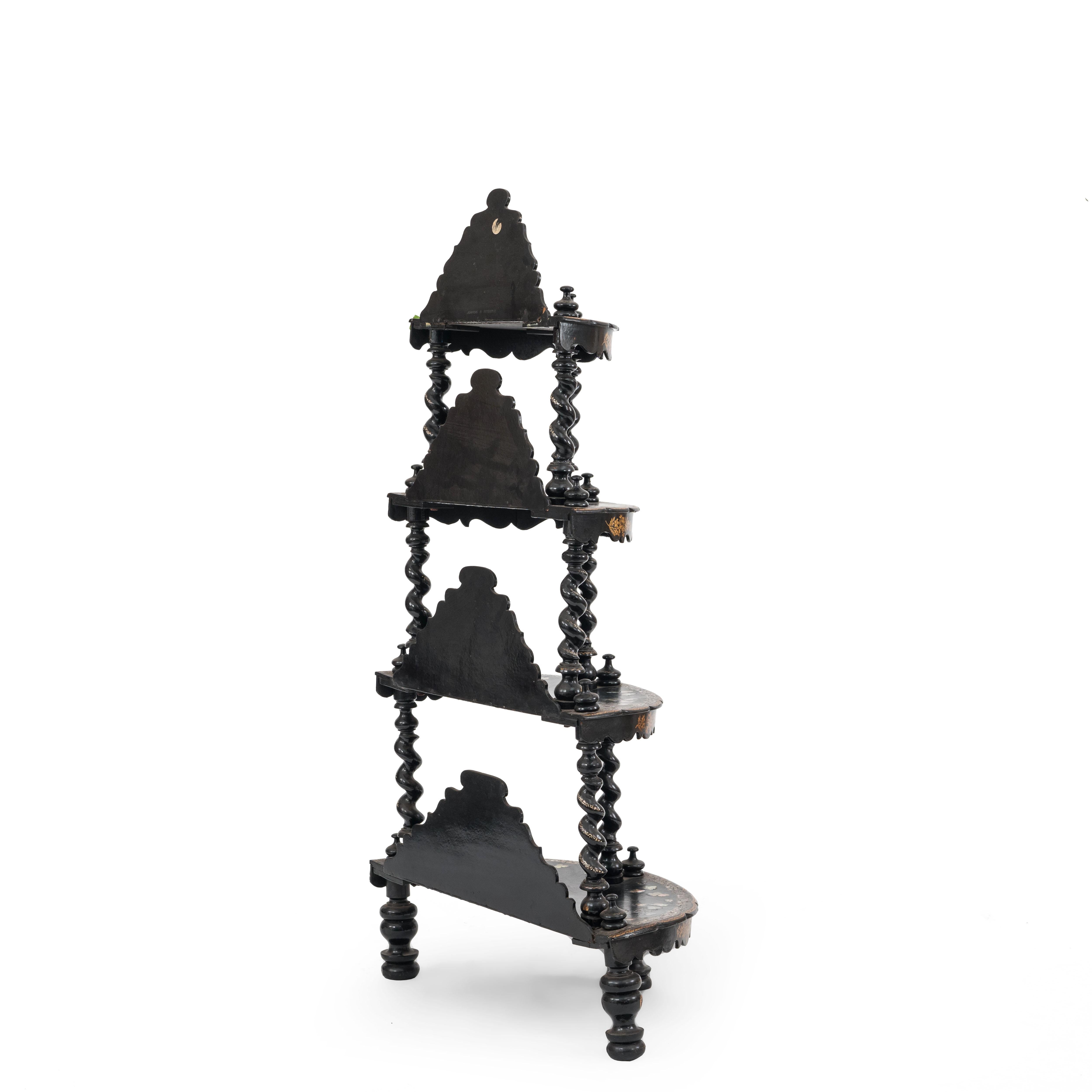 English Victorian Papier Mache Etagere In Good Condition For Sale In New York, NY