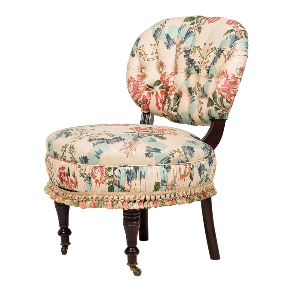 English Victorian Pastel Floral Fabric Upholstered Wooden Framed Slipper Chair For Sale
