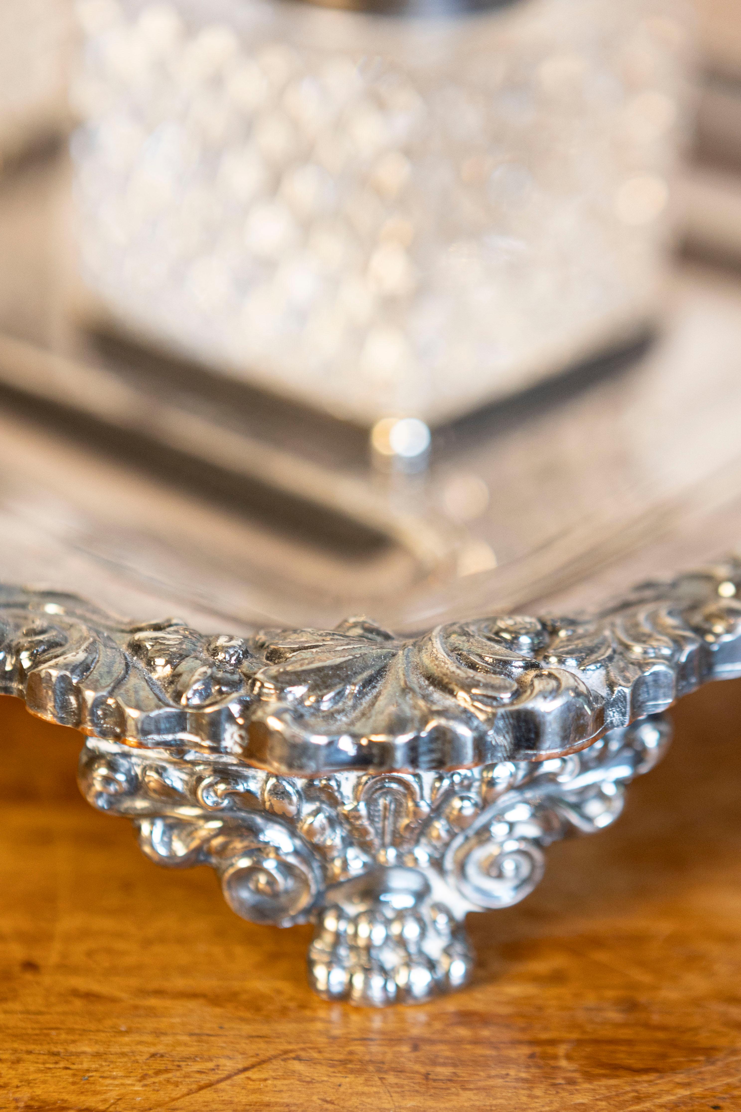 English Victorian Period 1890s Stamped Silver Inkstand with Crystal Inkwells For Sale 3