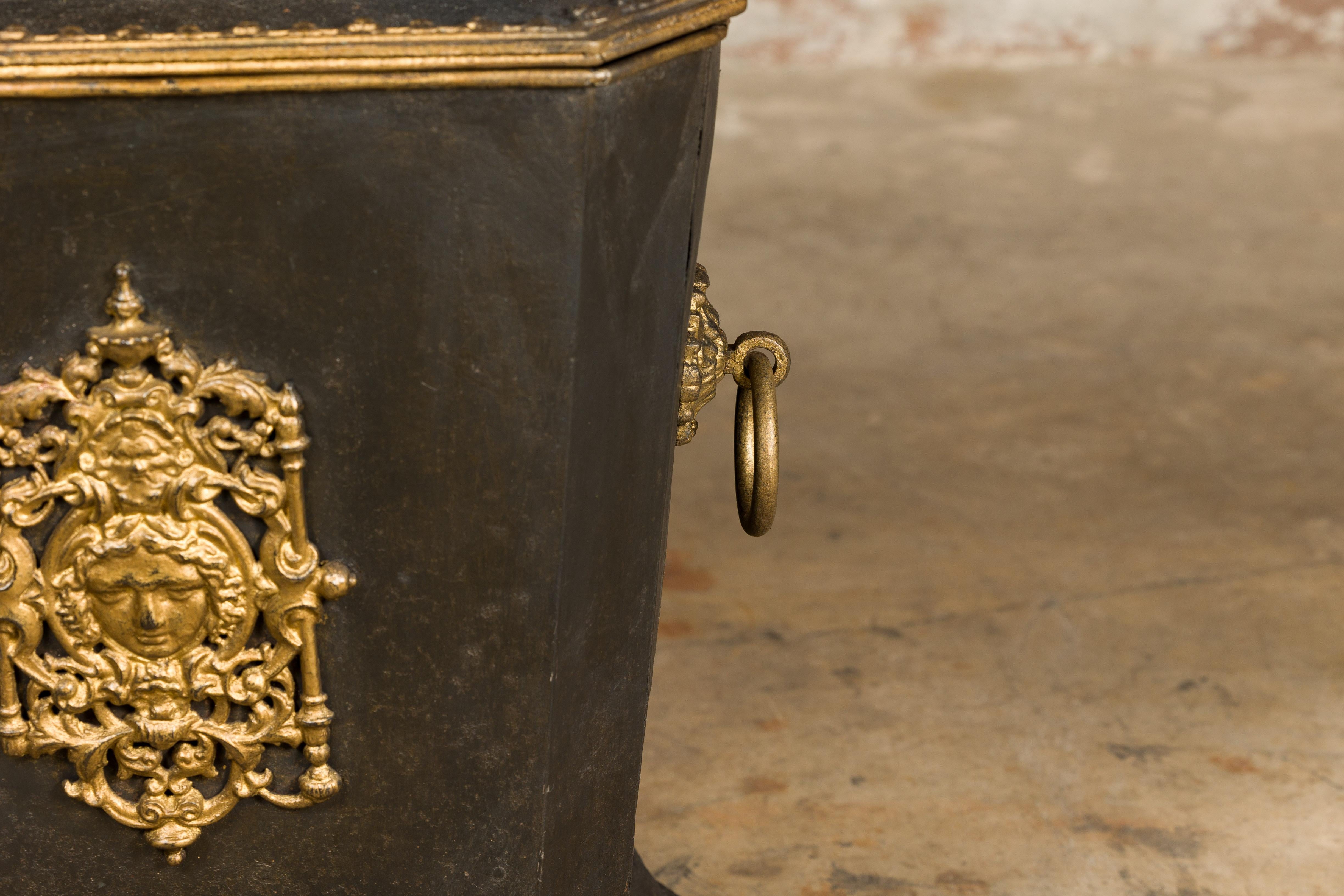 English Victorian Period 19th Century Black and Gold Tôle Coal Scuttle For Sale 7