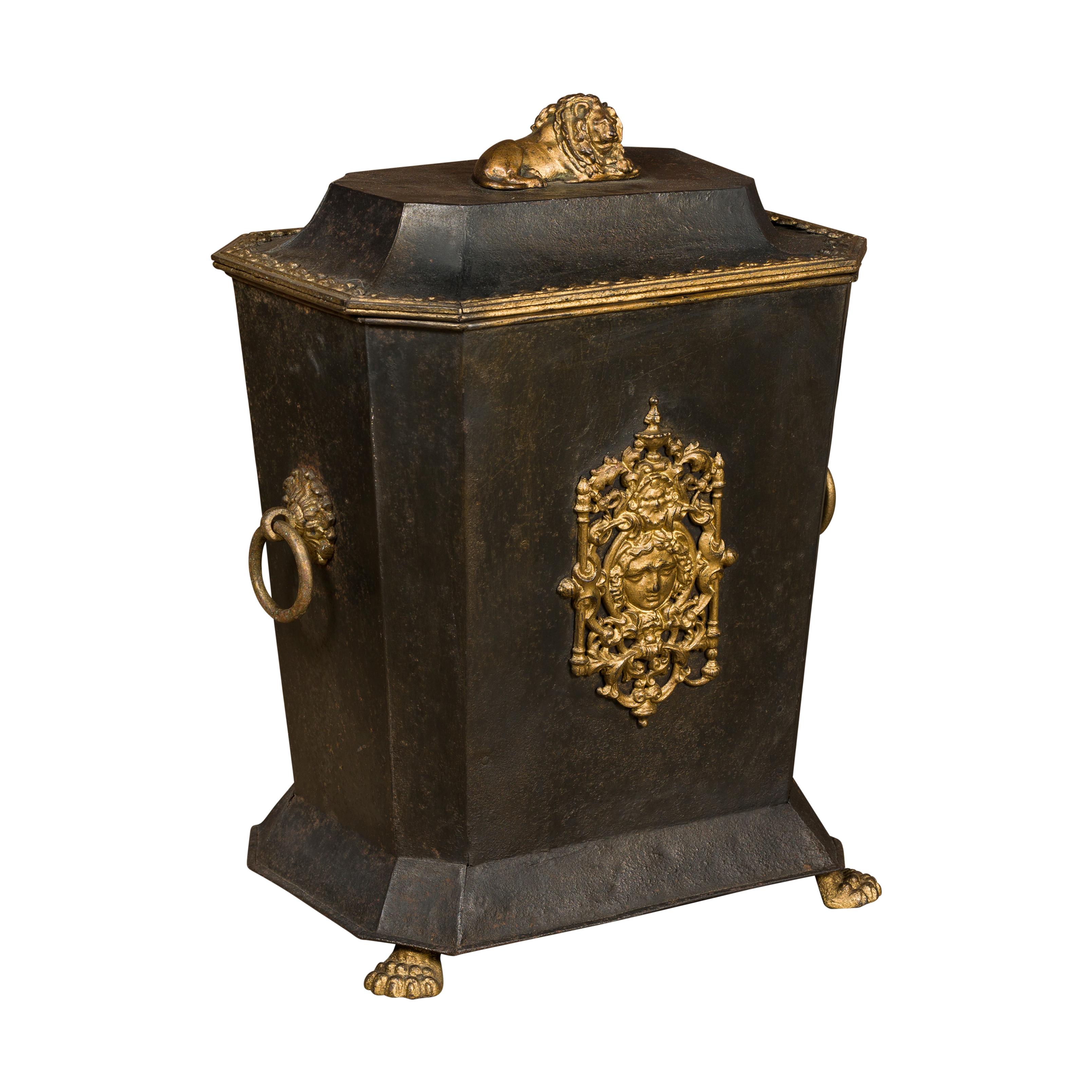 English Victorian Period 19th Century Black and Gold Tôle Coal Scuttle For Sale 10