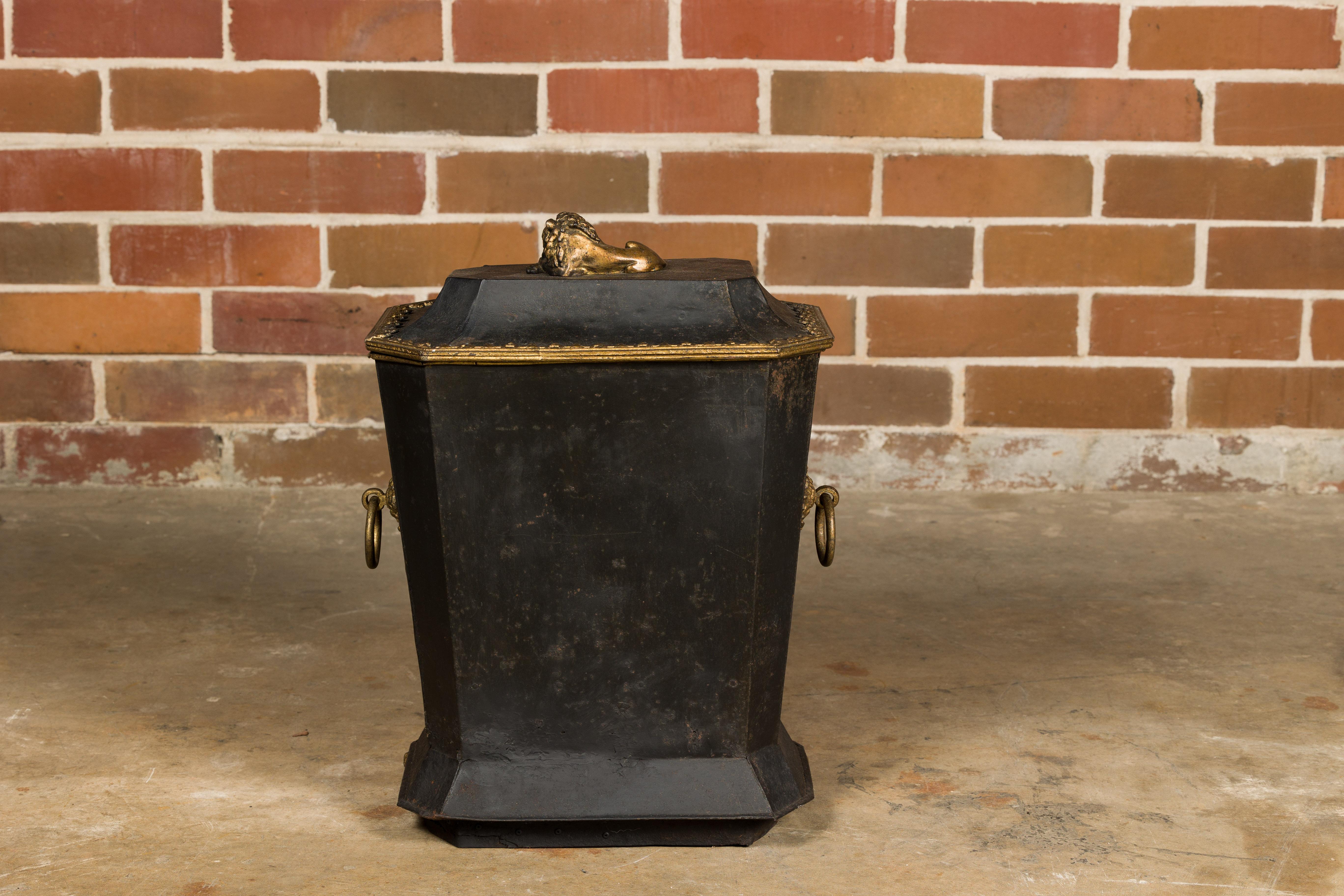 English Victorian Period 19th Century Black and Gold Tôle Coal Scuttle For Sale 2
