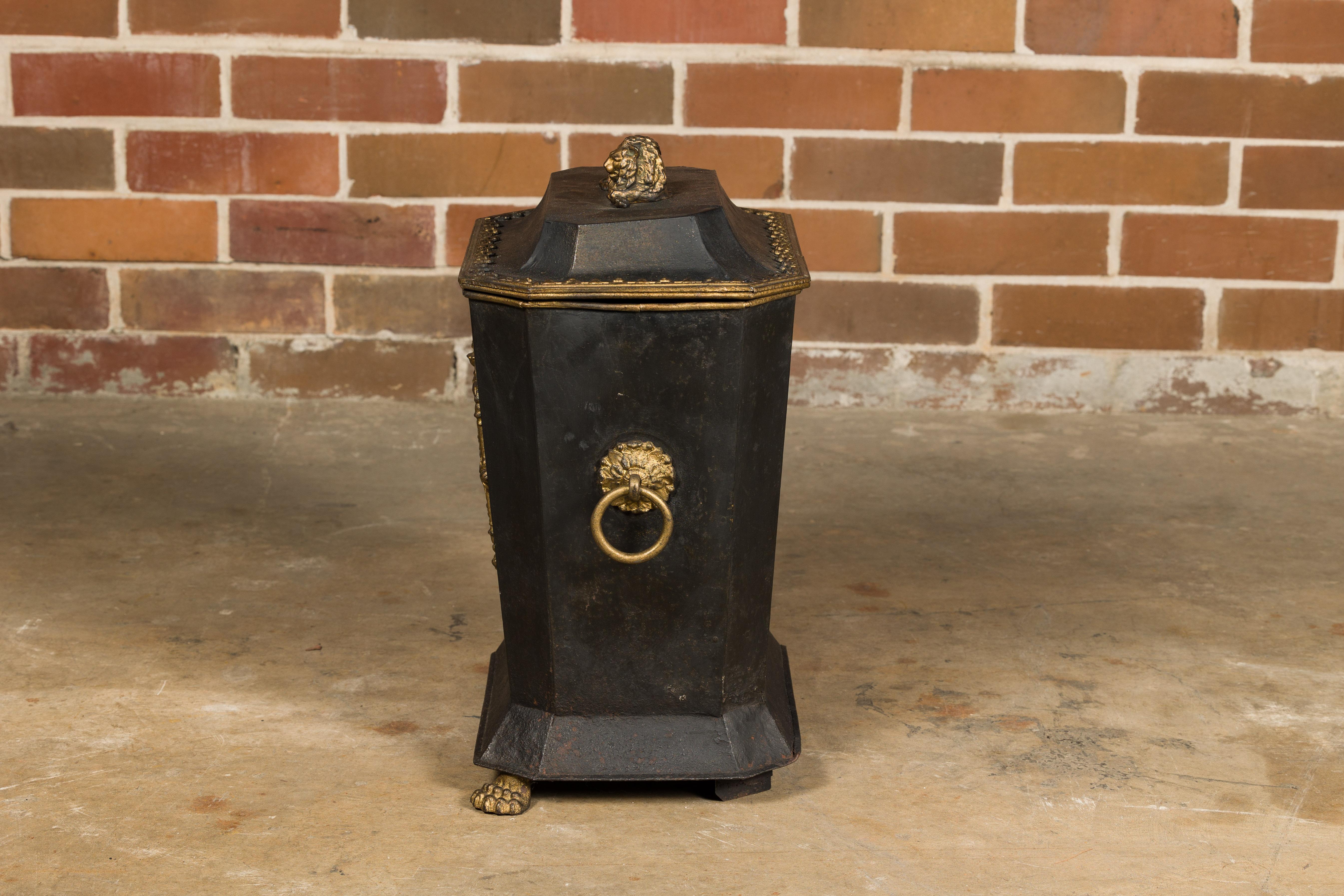 English Victorian Period 19th Century Black and Gold Tôle Coal Scuttle For Sale 3