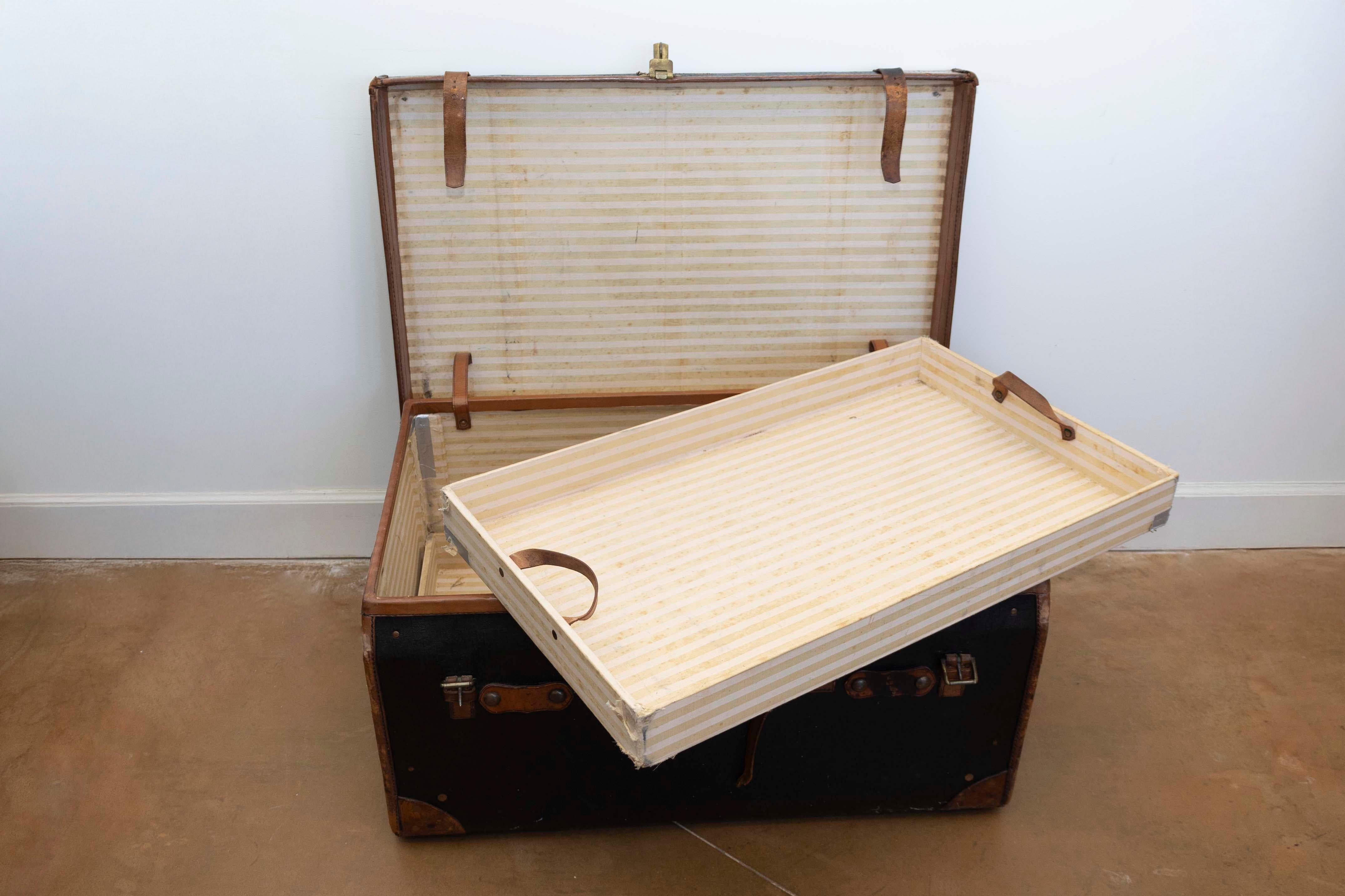 Baule da viaggio nero inglese di epoca vittoriana del XIX secolo con iniziali J. G. F. in vendita 1