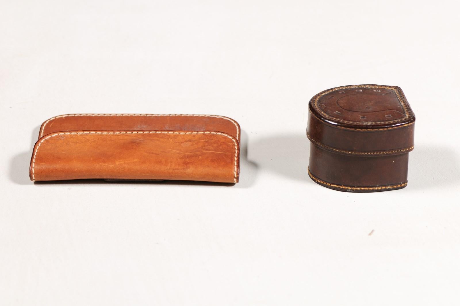 Boîte en cuir marron avec boîte à boutons d'époque victorienne anglaise du 19ème siècle en vente 3