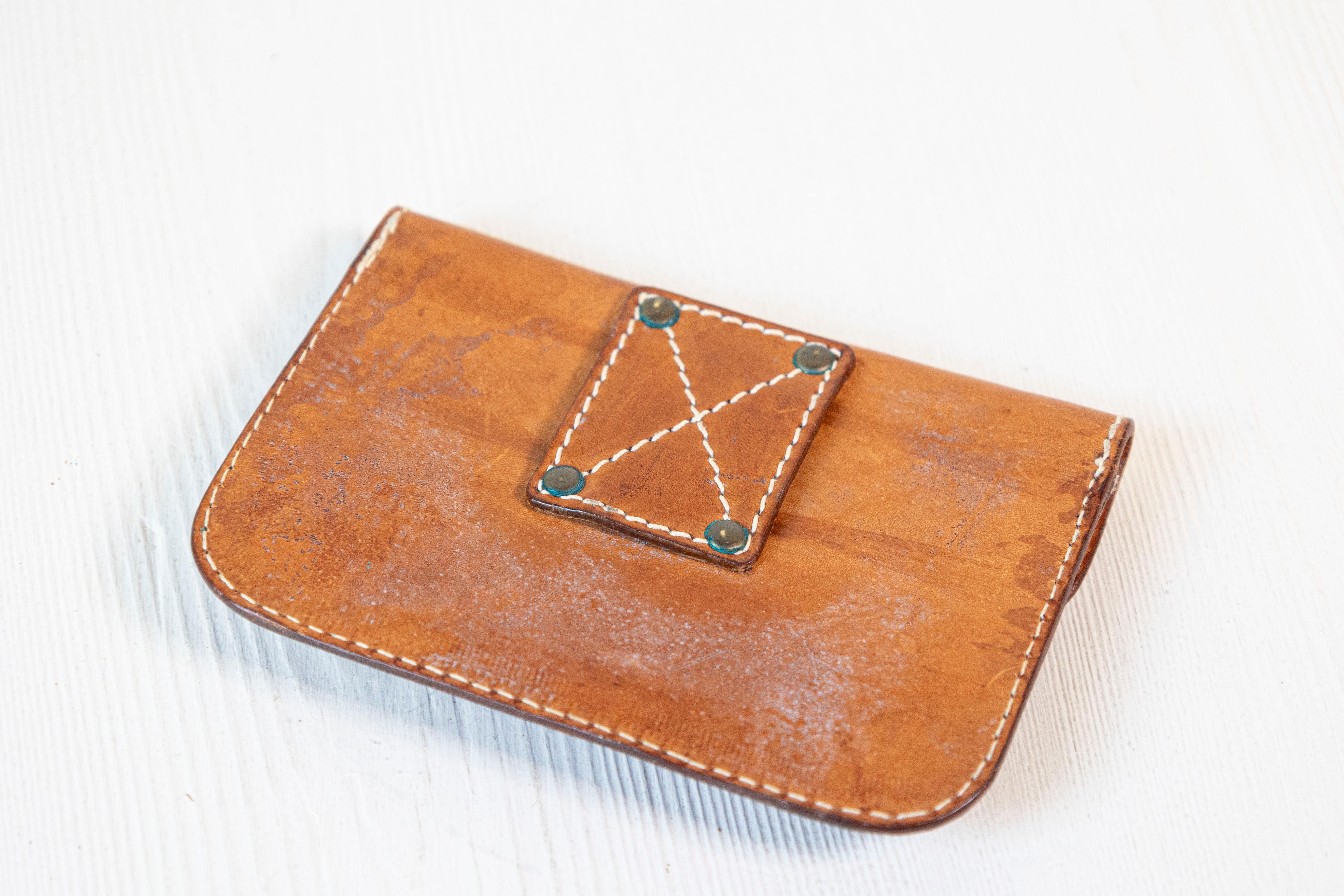 English Victorian Period 19th Century Brown Leather Case with Button Box For Sale 2