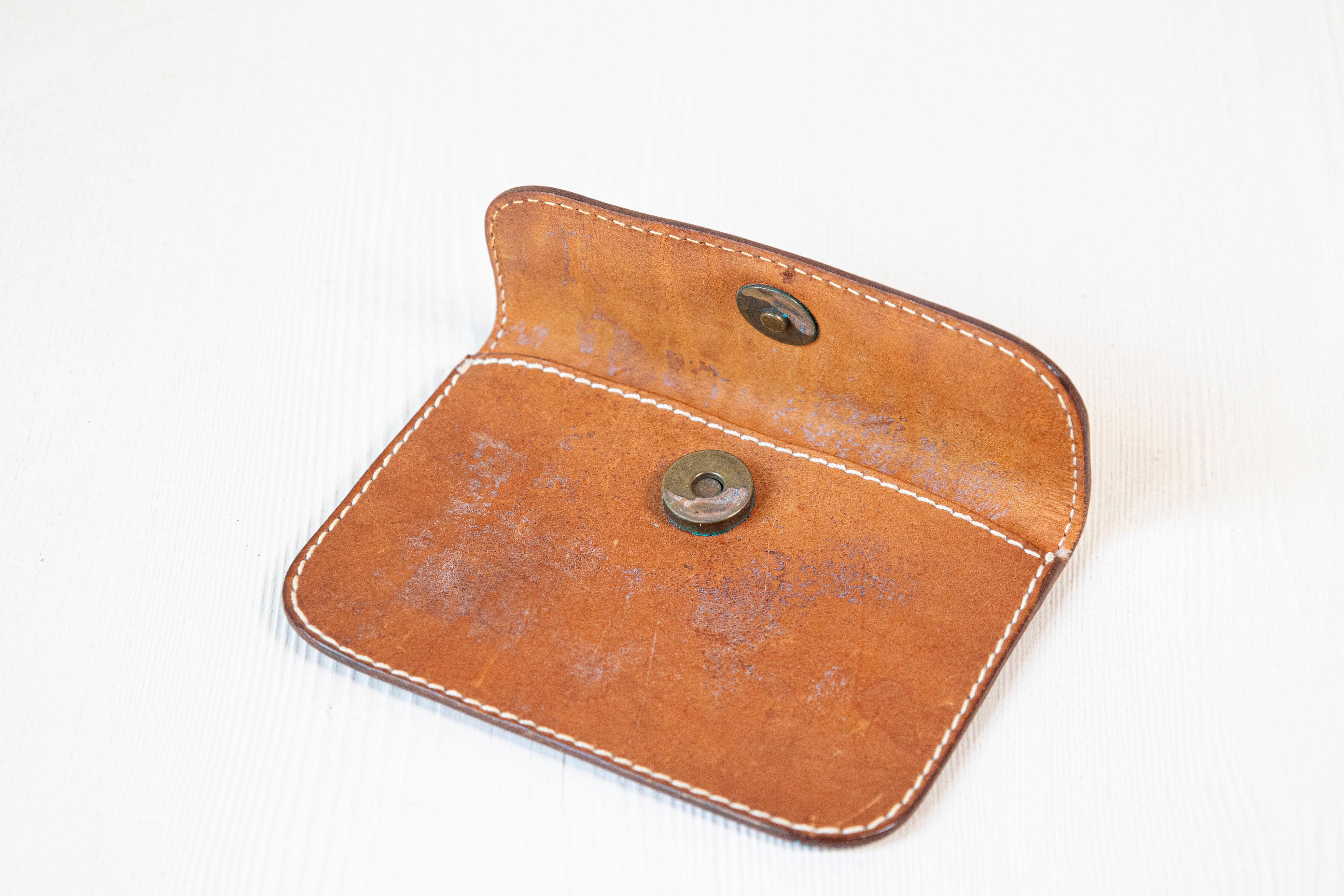 English Victorian Period 19th Century Brown Leather Case with Button Box For Sale 3