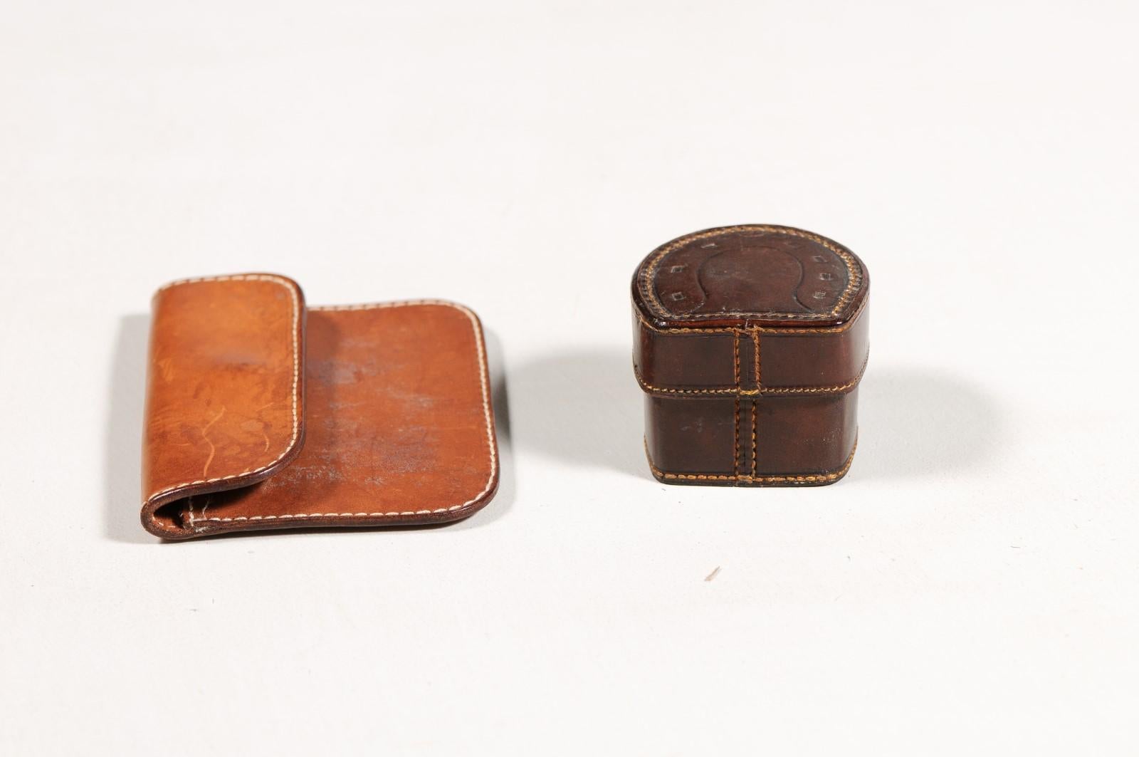Boîte en cuir marron avec boîte à boutons d'époque victorienne anglaise du 19ème siècle en vente 2