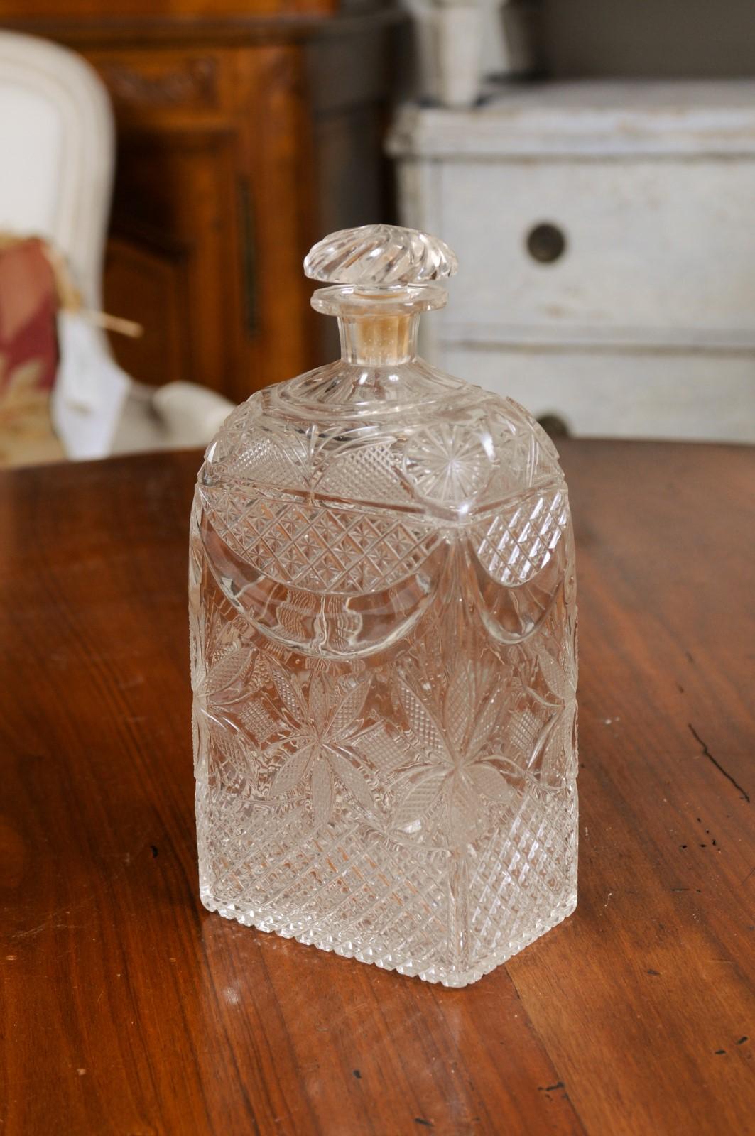 English Victorian Period 19th Century Etched Glass Vanity Bottle with Foliage For Sale 7