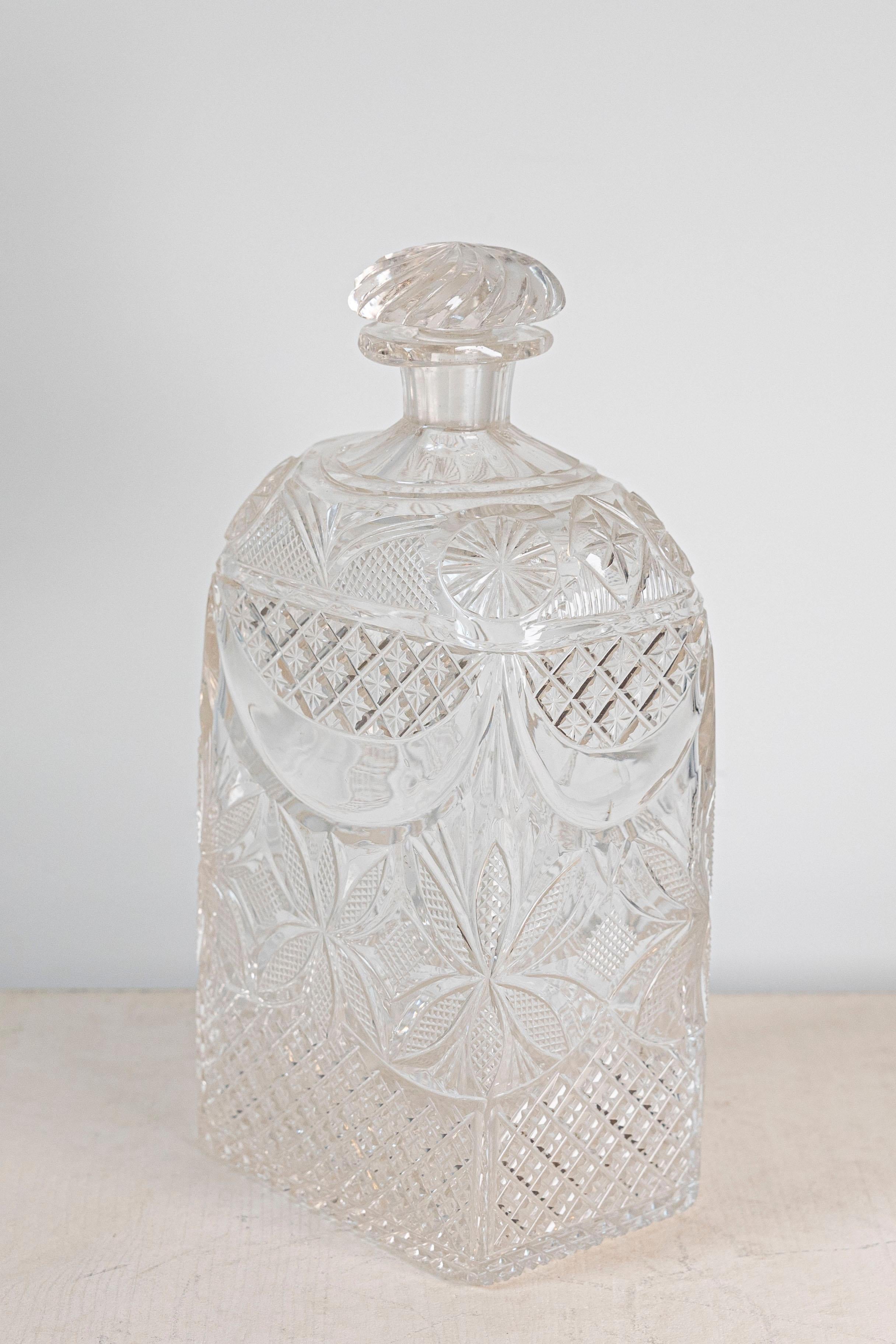 English Victorian Period 19th Century Etched Glass Vanity Bottle with Foliage In Good Condition In Atlanta, GA