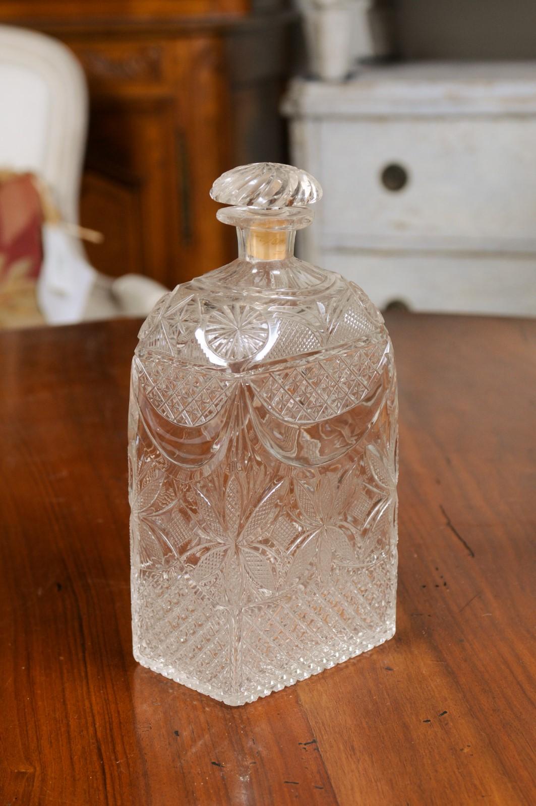 English Victorian Period 19th Century Etched Glass Vanity Bottle with Foliage For Sale 5