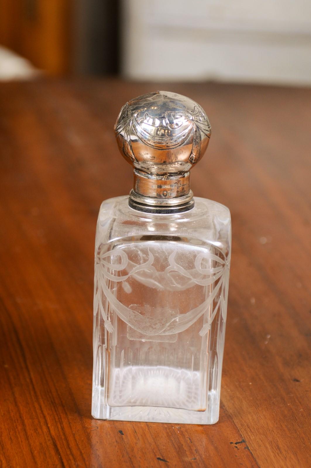 English Victorian Period 19th Century Etched Glass Vanity Bottle with Silver Lid In Good Condition In Atlanta, GA