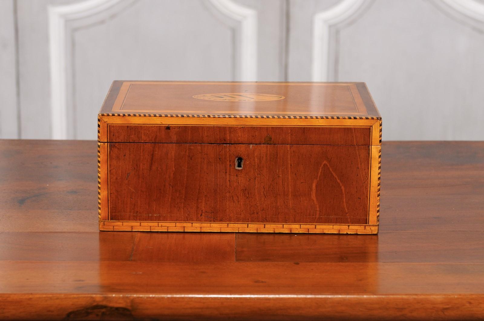English Victorian Period 19th Century Jewelry Box with Inlaid Seashell Motif 7