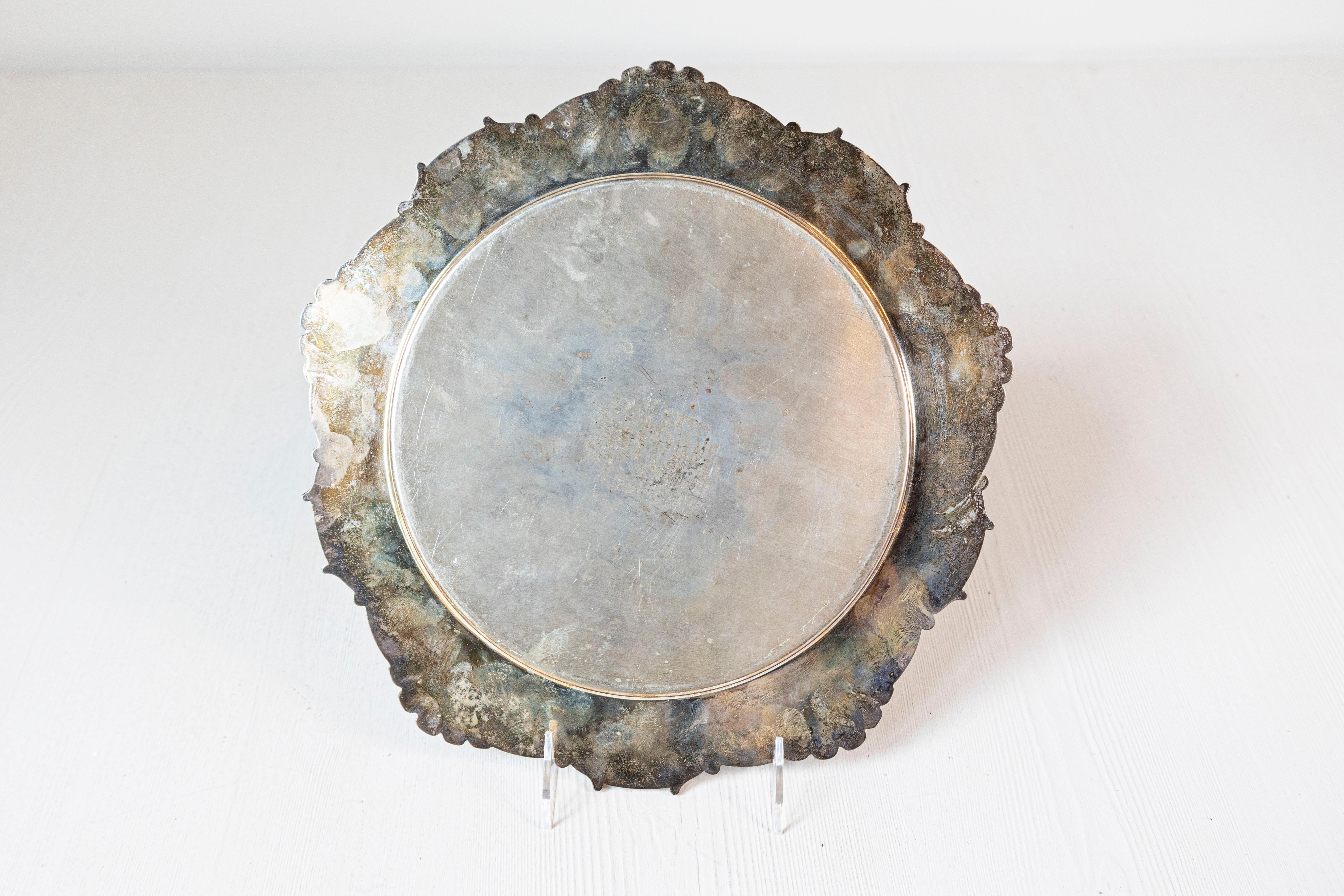 Tabla de pan de plata inglesa del periodo victoriano del siglo XIX con bordes festoneados en Bueno estado para la venta en Atlanta, GA