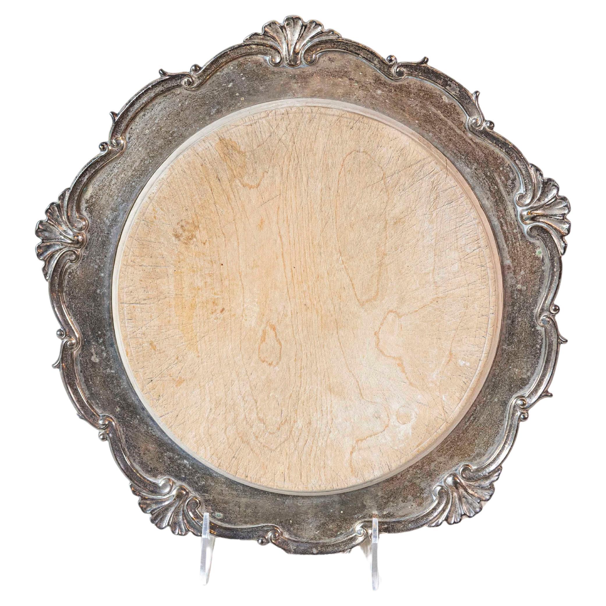 Tabla de pan de plata inglesa del periodo victoriano del siglo XIX con bordes festoneados en venta