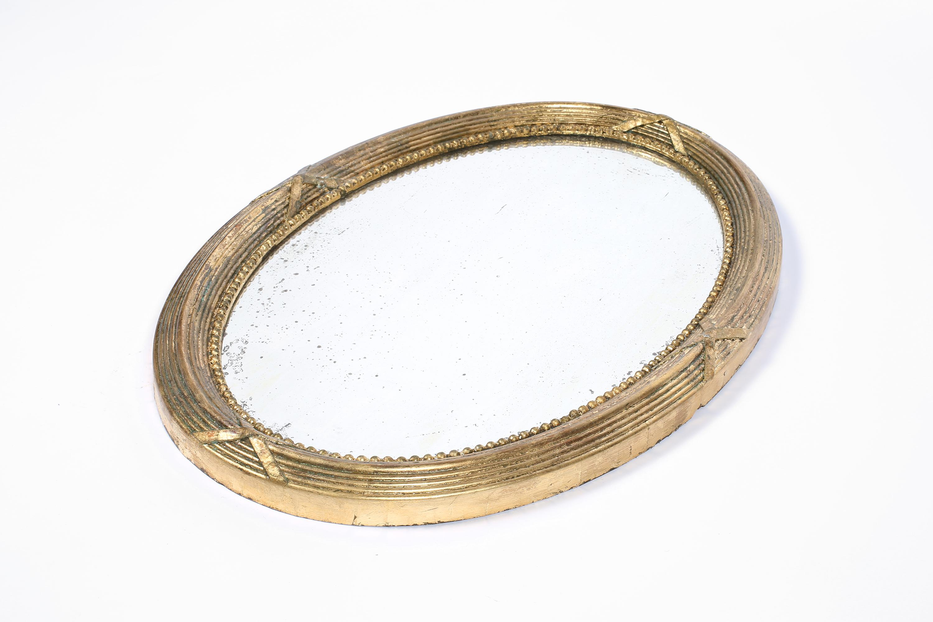 English Victorian Period Gilt Oval Carved Gesso Wall Mirror For Sale 1