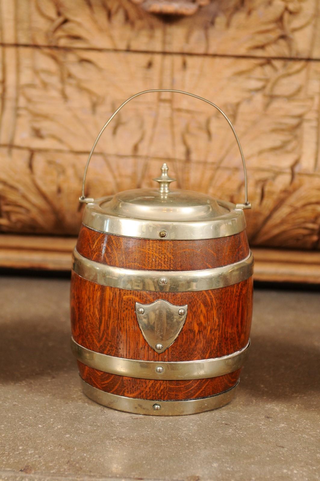 English Victorian Period Late 19th Century Oak Lidded Biscuit Barrel with Shield For Sale 1