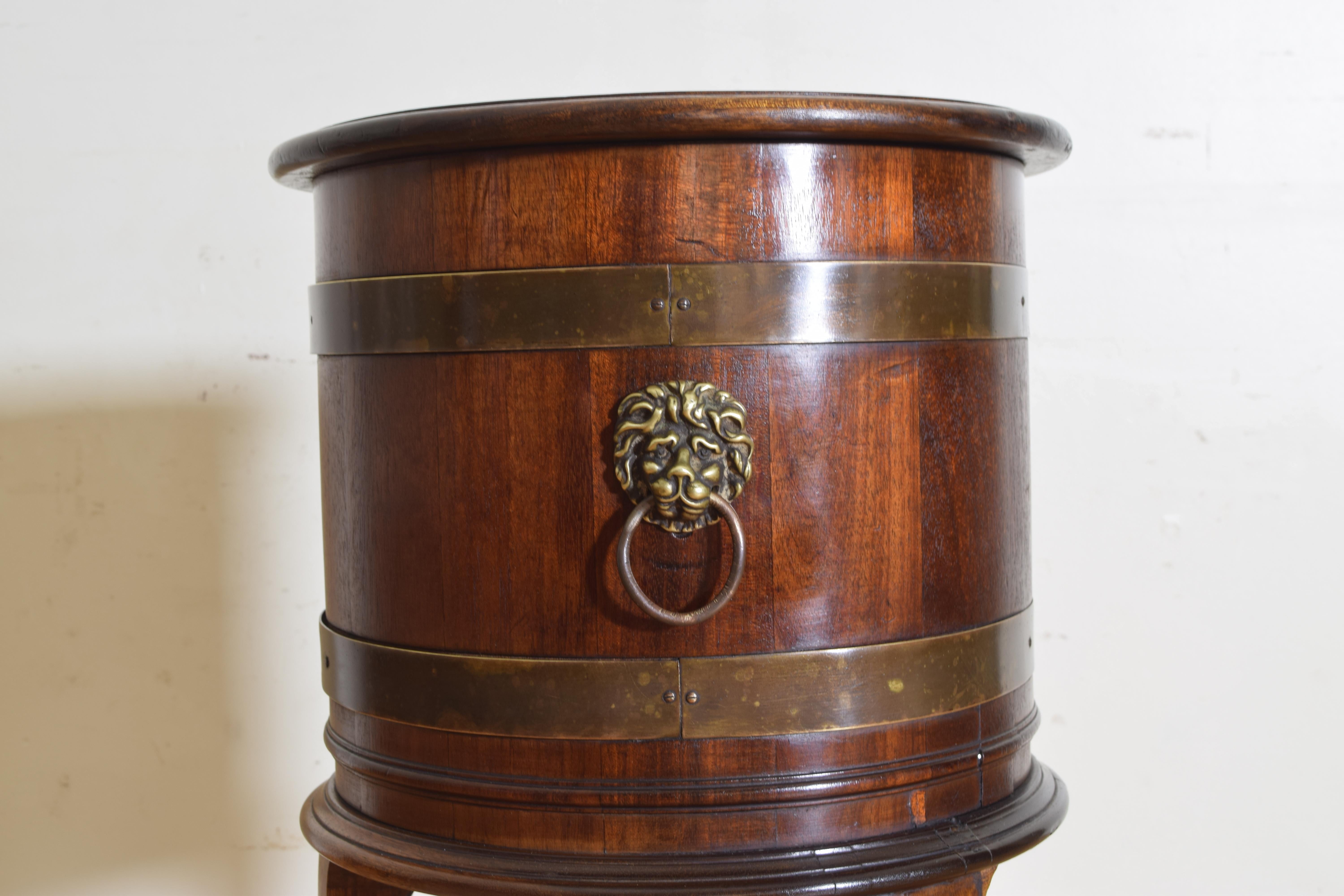 English Victorian Period Walnut and Brass Bound Planter or Wine Cooler For Sale 1