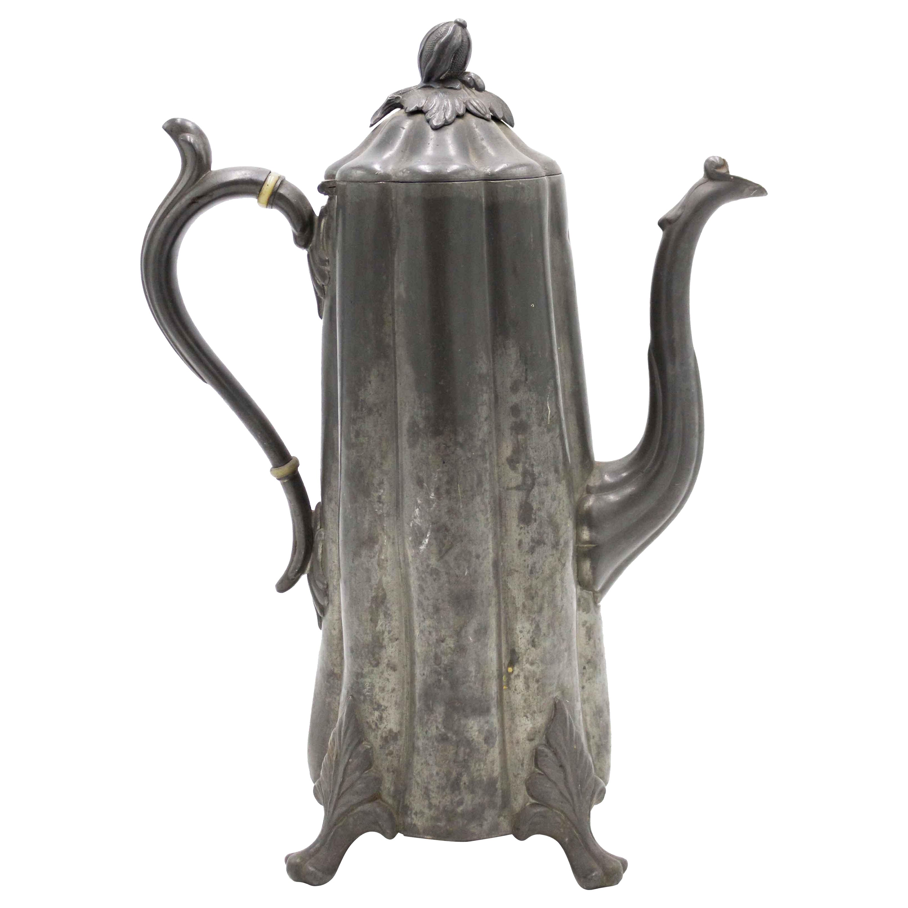 Théière anglaise victorienne en étain