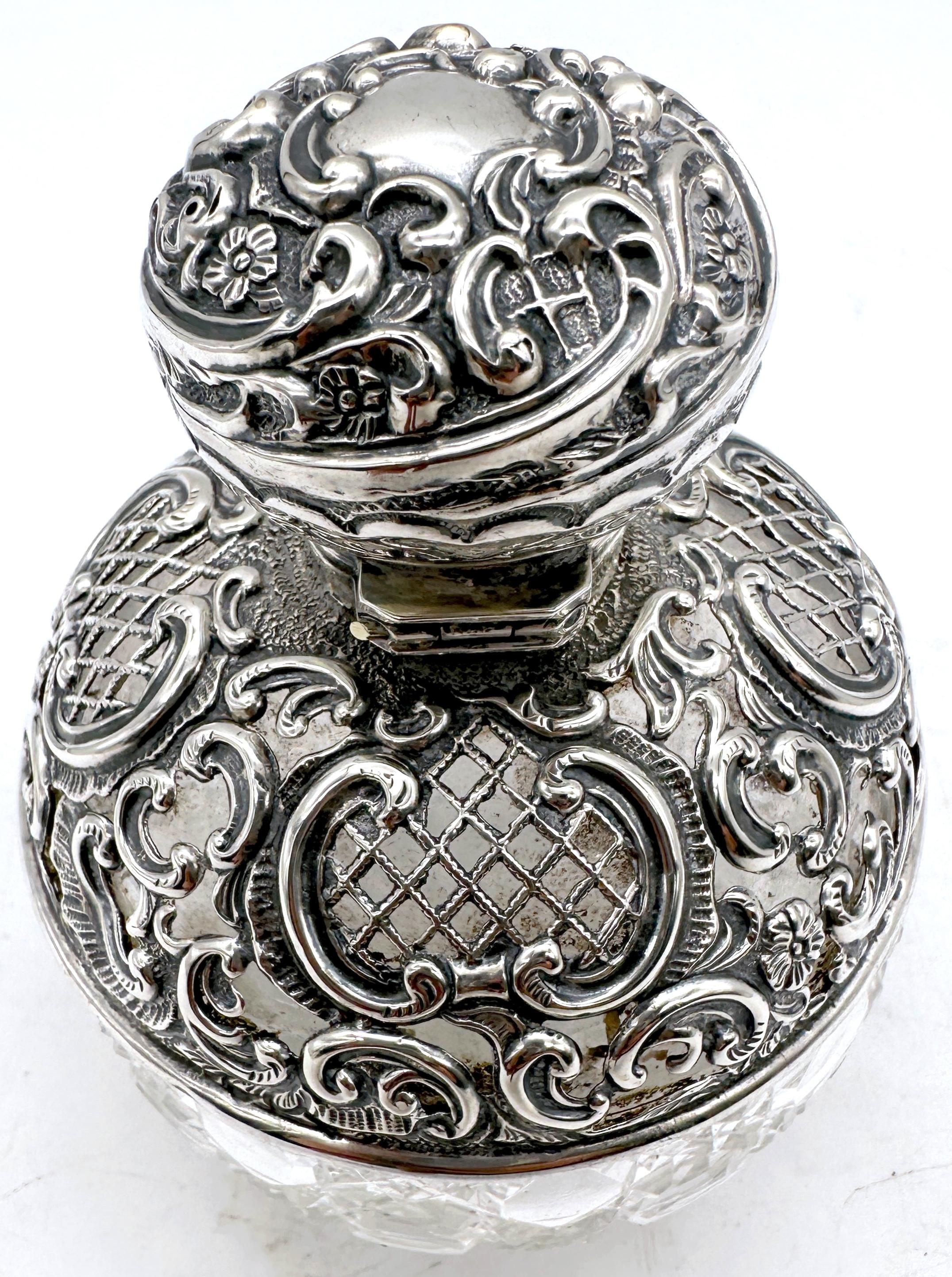 English Victorian Pierced Sterling & Cut Glass Perfume Bottle, Sheffield , 1901 In Good Condition In West Palm Beach, FL