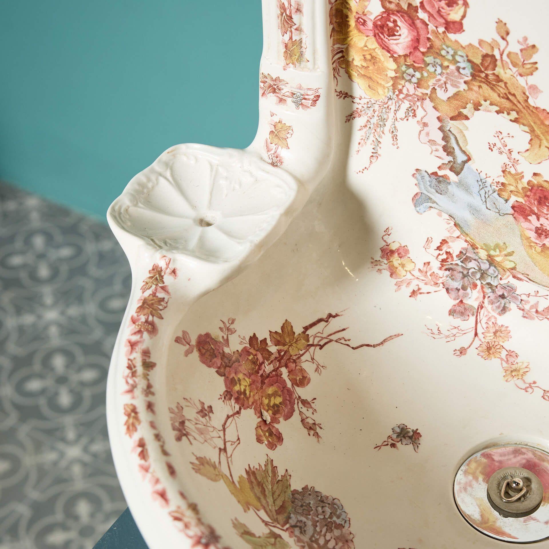 English Victorian Polychrome Patterned Wall Mounted Sink Basin For Sale 1