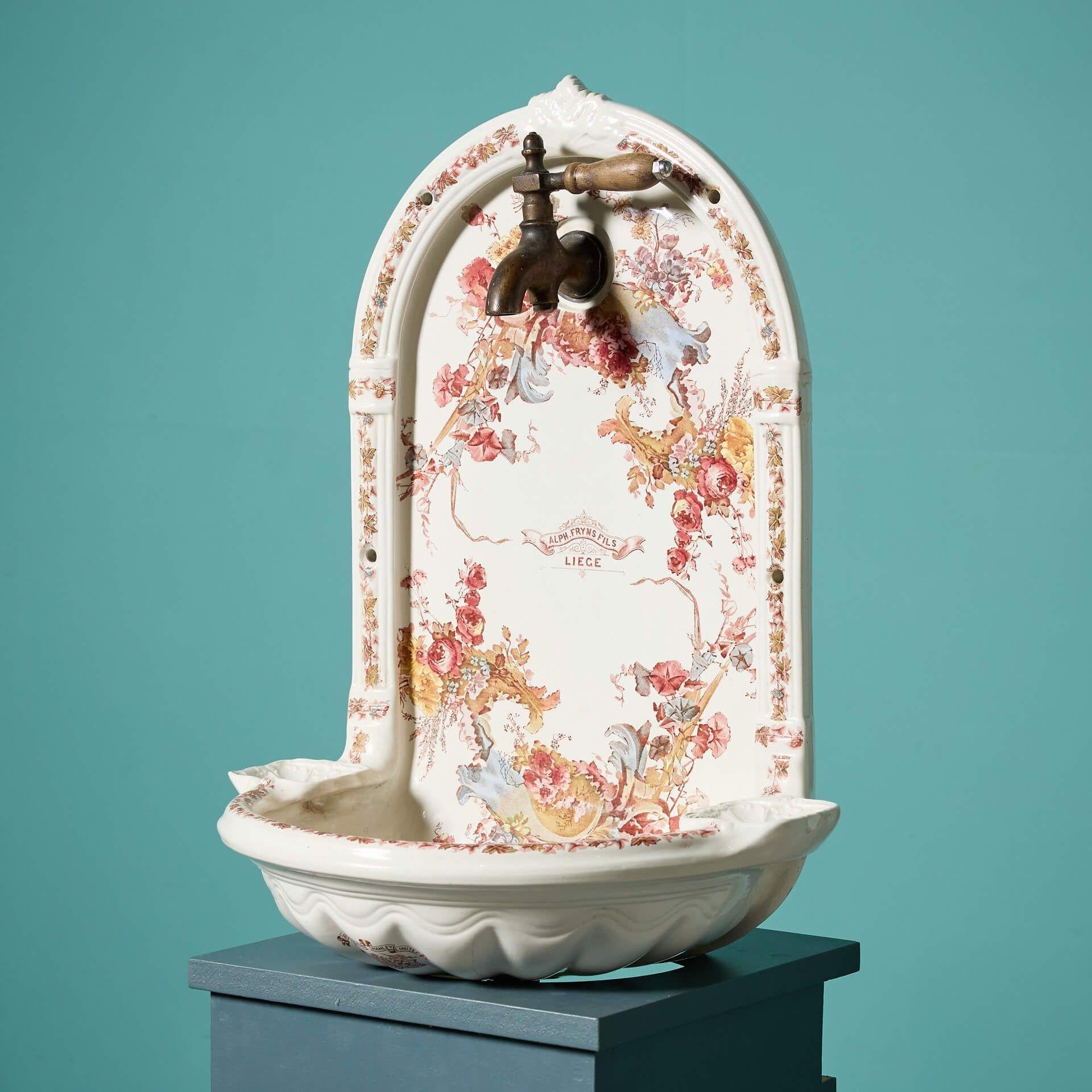 English Victorian Polychrome Patterned Wall Mounted Sink Basin For Sale 2
