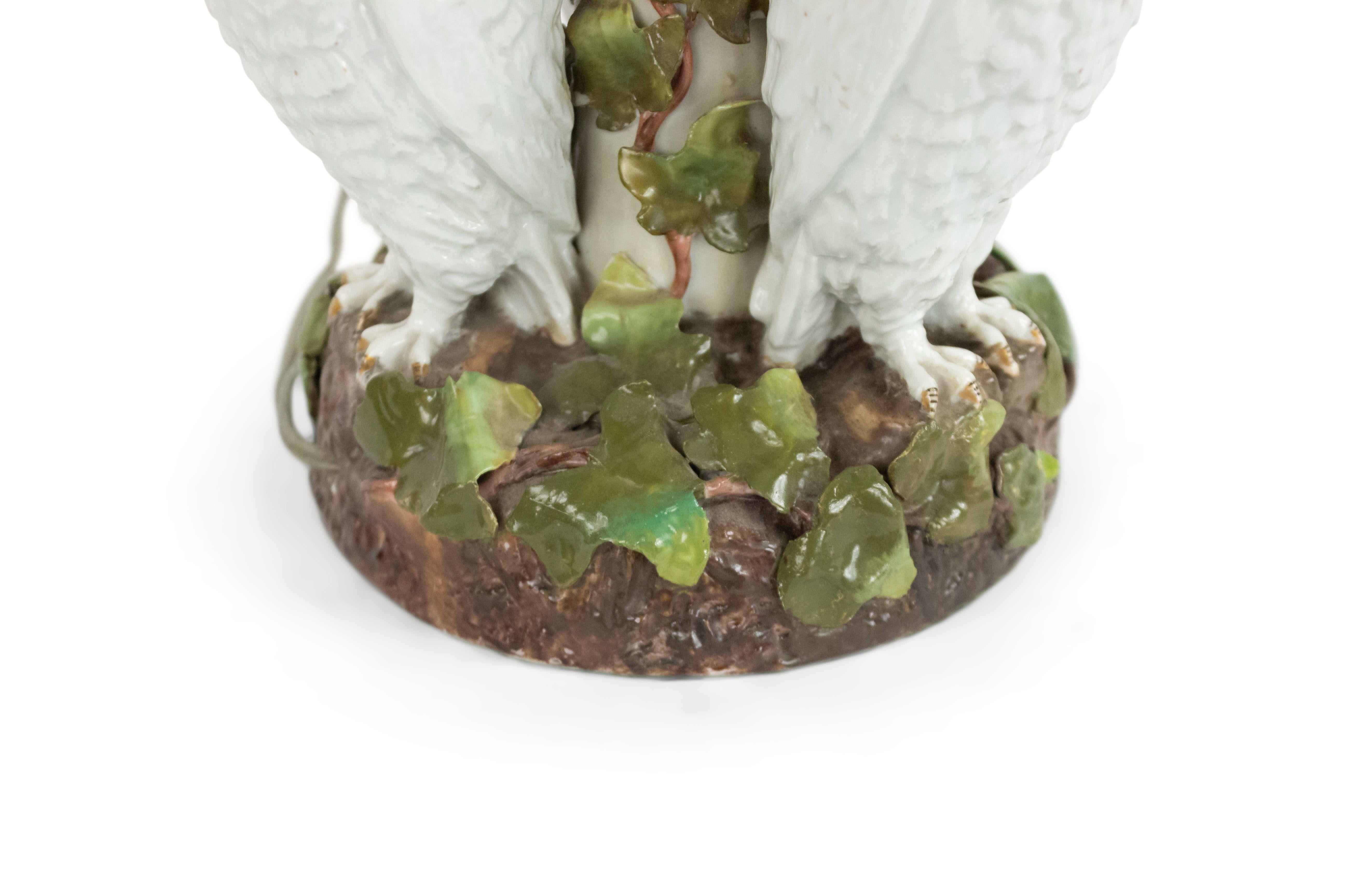 Anglais Lampe de table hibou en porcelaine de style anglais victorien en vente
