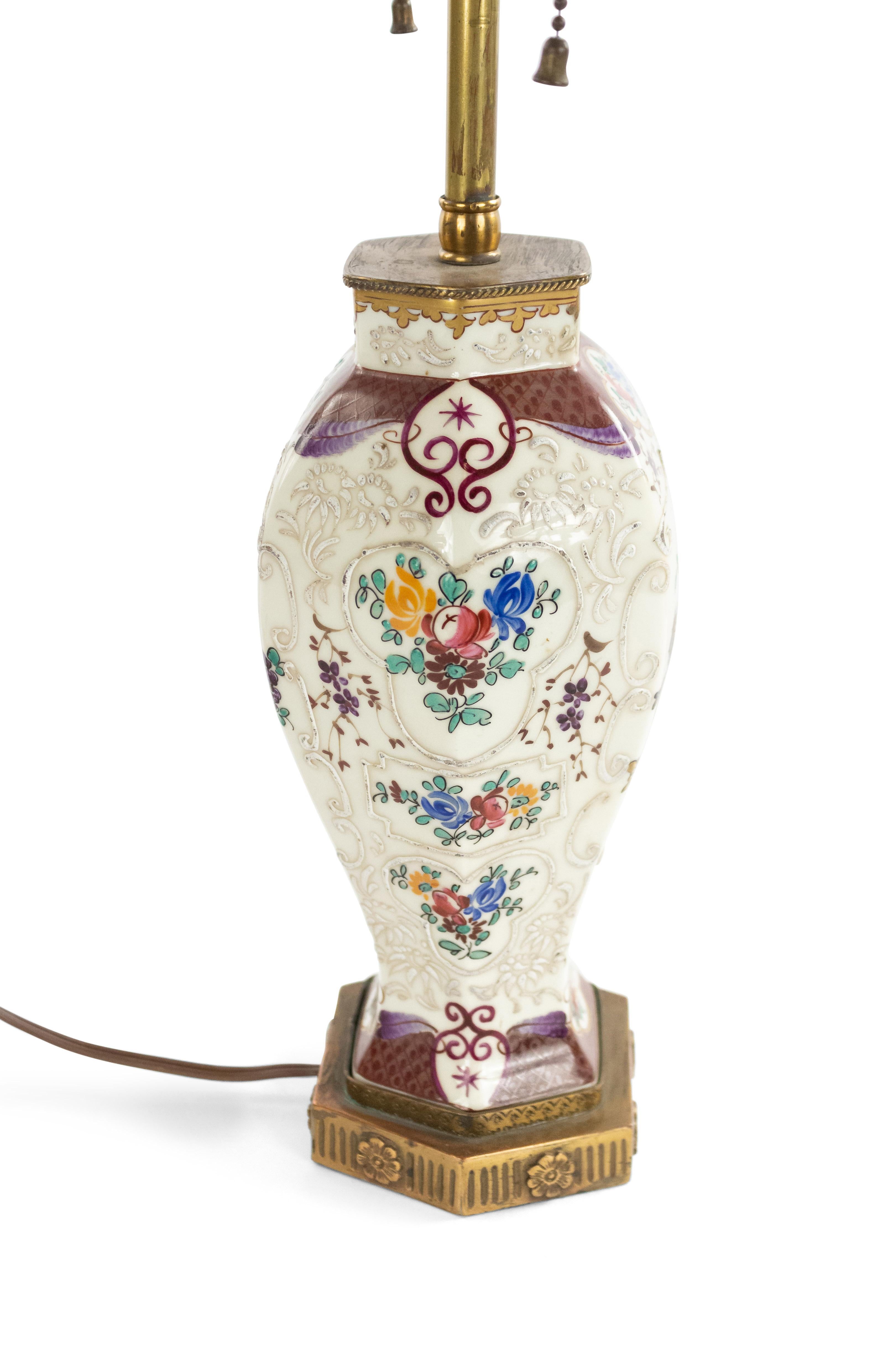 Englische viktorianische Porzellan-Tischlampe (Viktorianisch) im Angebot