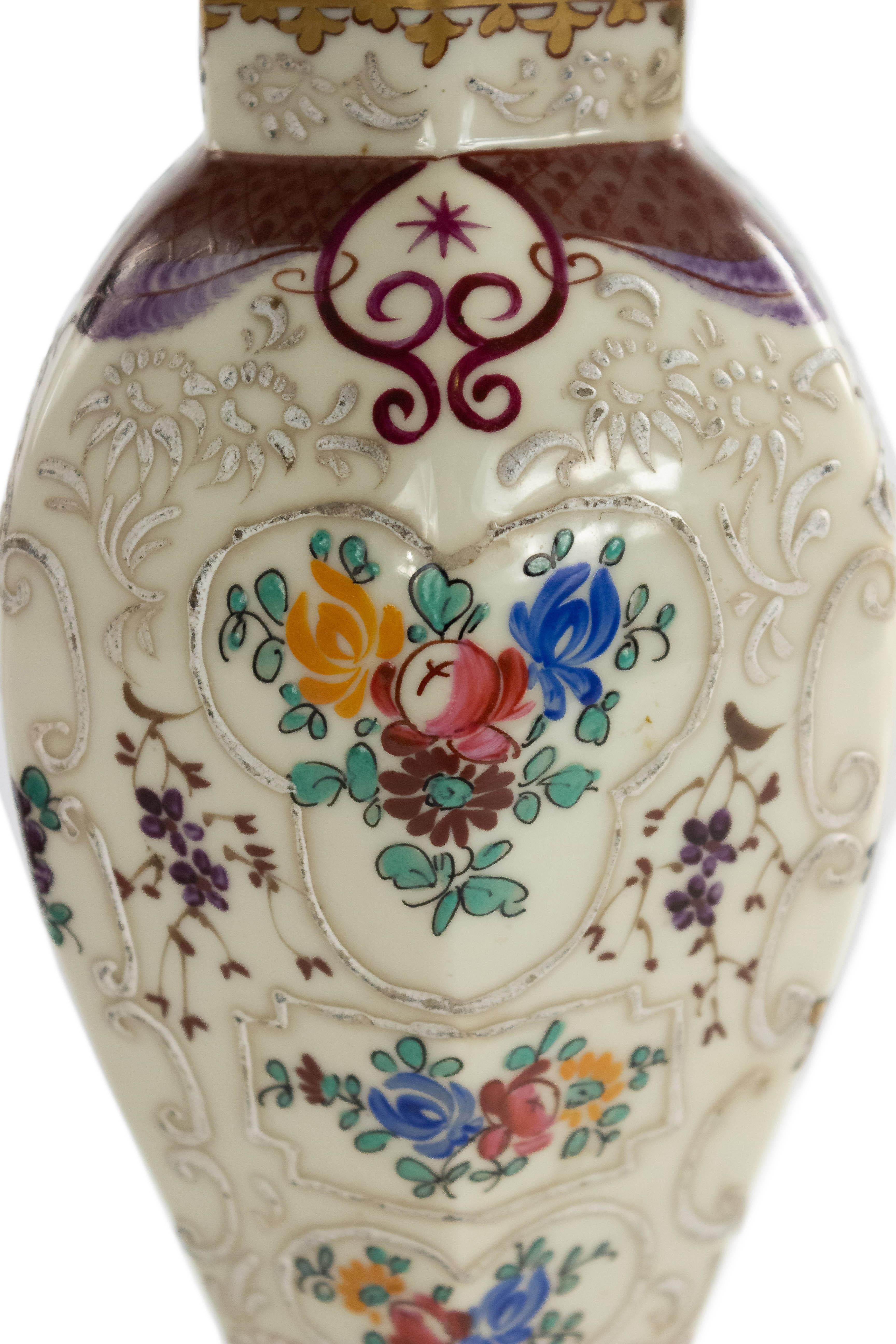 Englische viktorianische Porzellan-Tischlampe im Zustand „Gut“ im Angebot in New York, NY