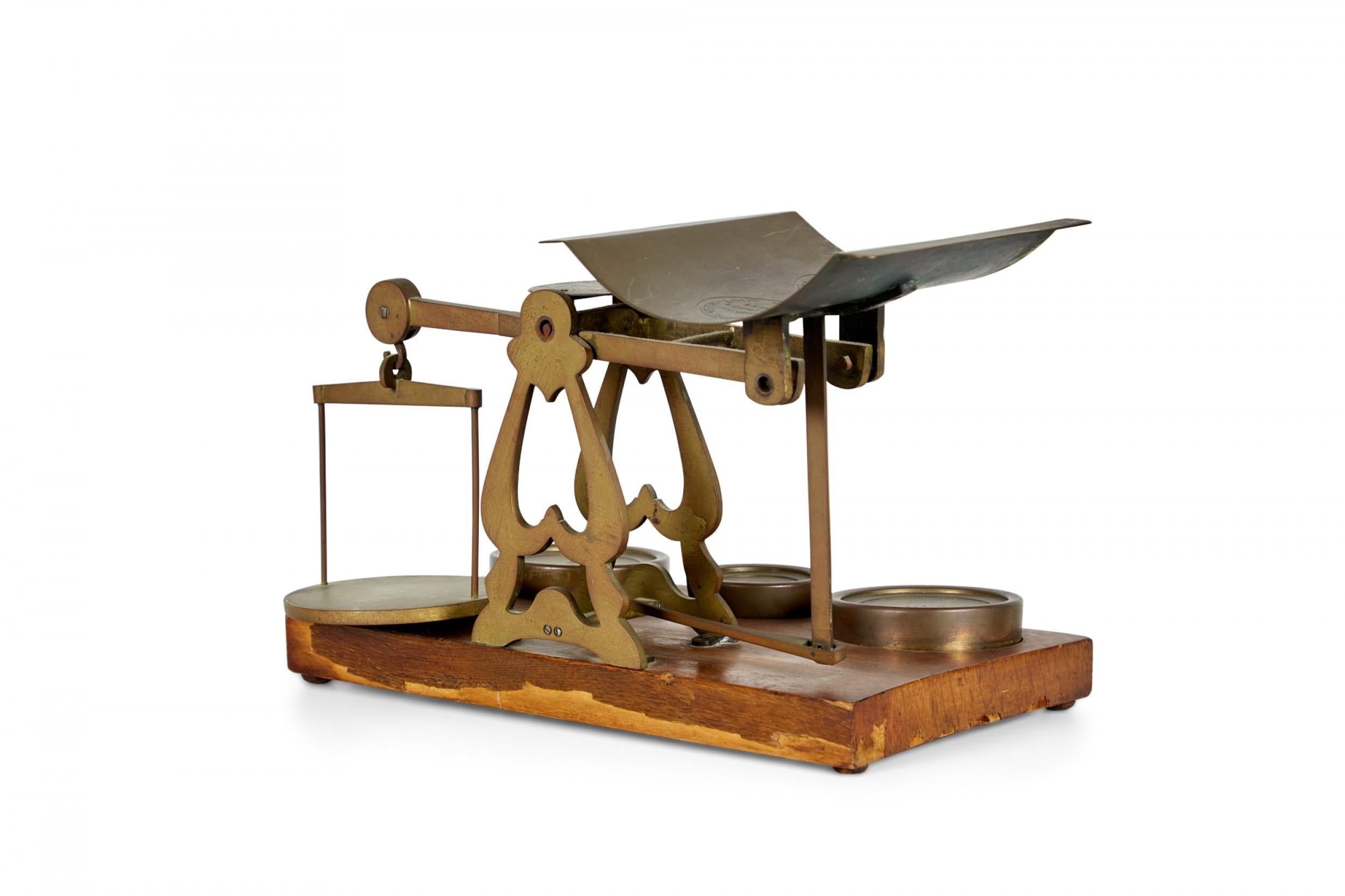 English Victorian Postal Scales with Brass Weights For Sale 4