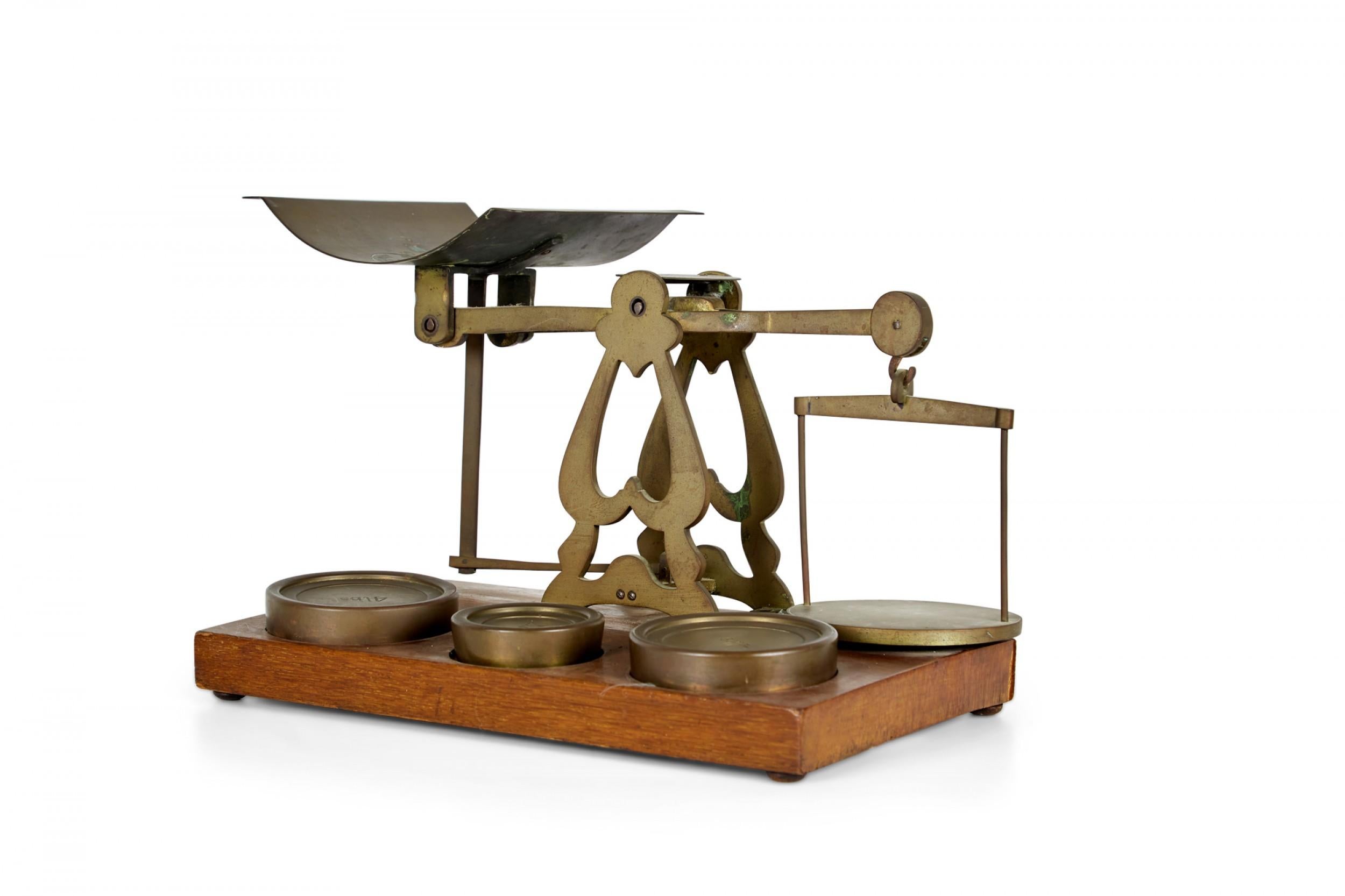 English Victorian Postal Scales with Brass Weights For Sale 5