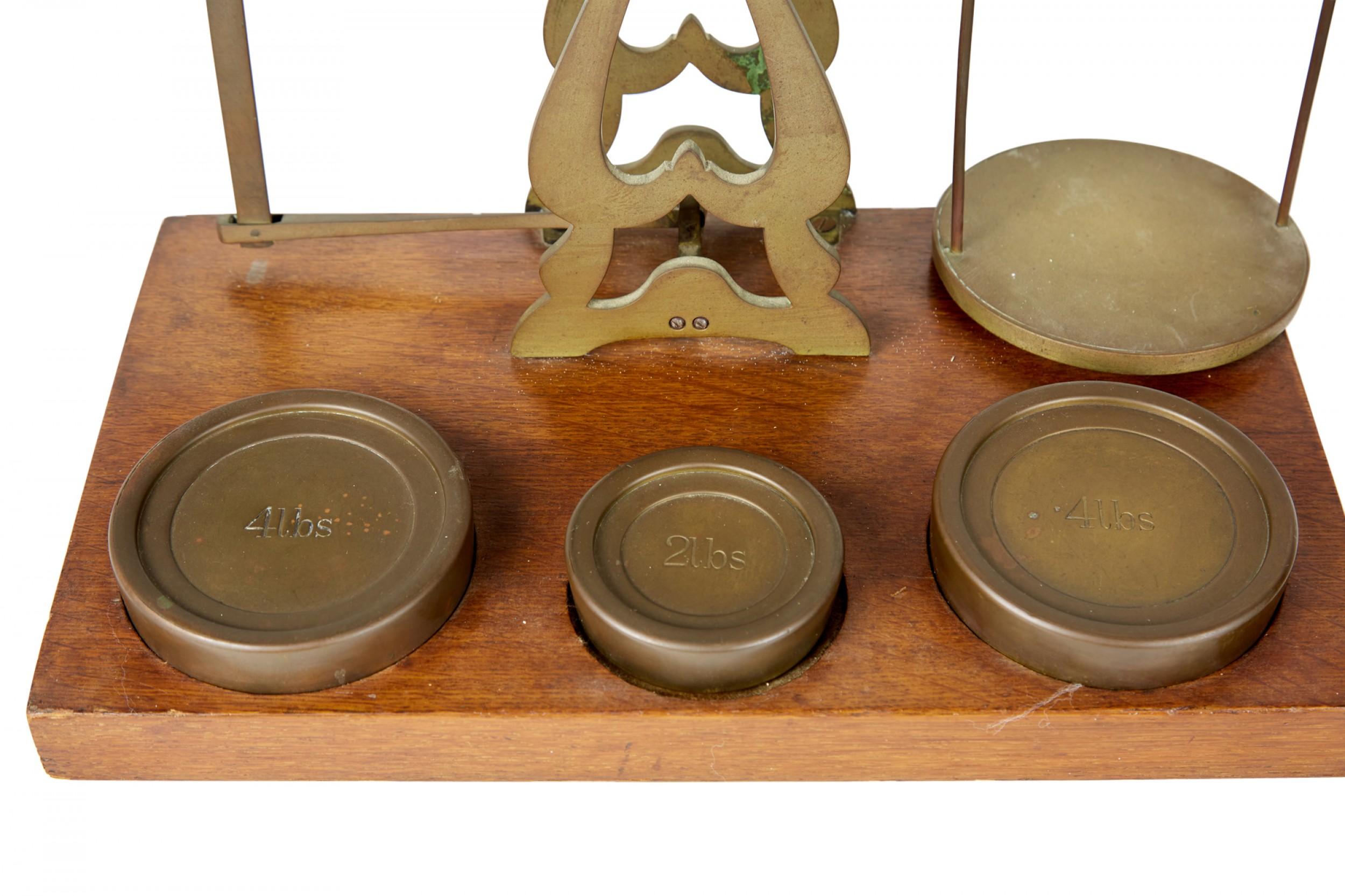 English Victorian Postal Scales with Brass Weights For Sale 2